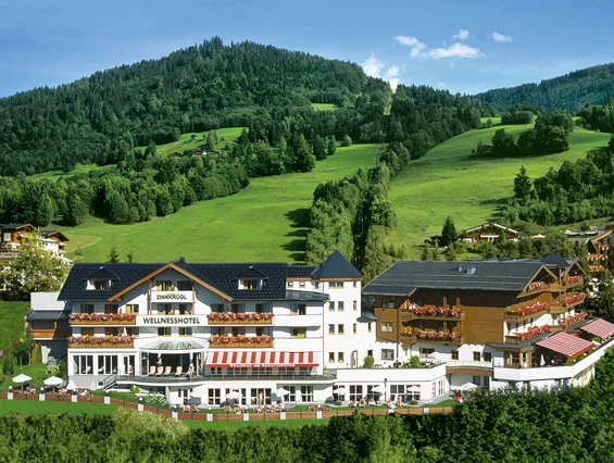 Kinderhotel: Westansicht vom Wellnesshotel Zinnkrügl - Hotel Zinnkrügl, Wellness-Gourmet & Relax Hotel