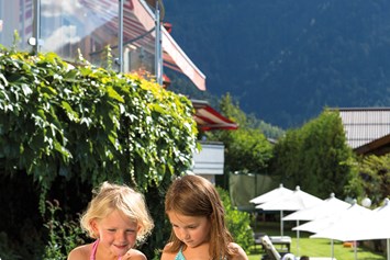 Kinderhotel: Gartenanlage - Hotel Zinnkrügl, Wellness-Gourmet & Relax Hotel