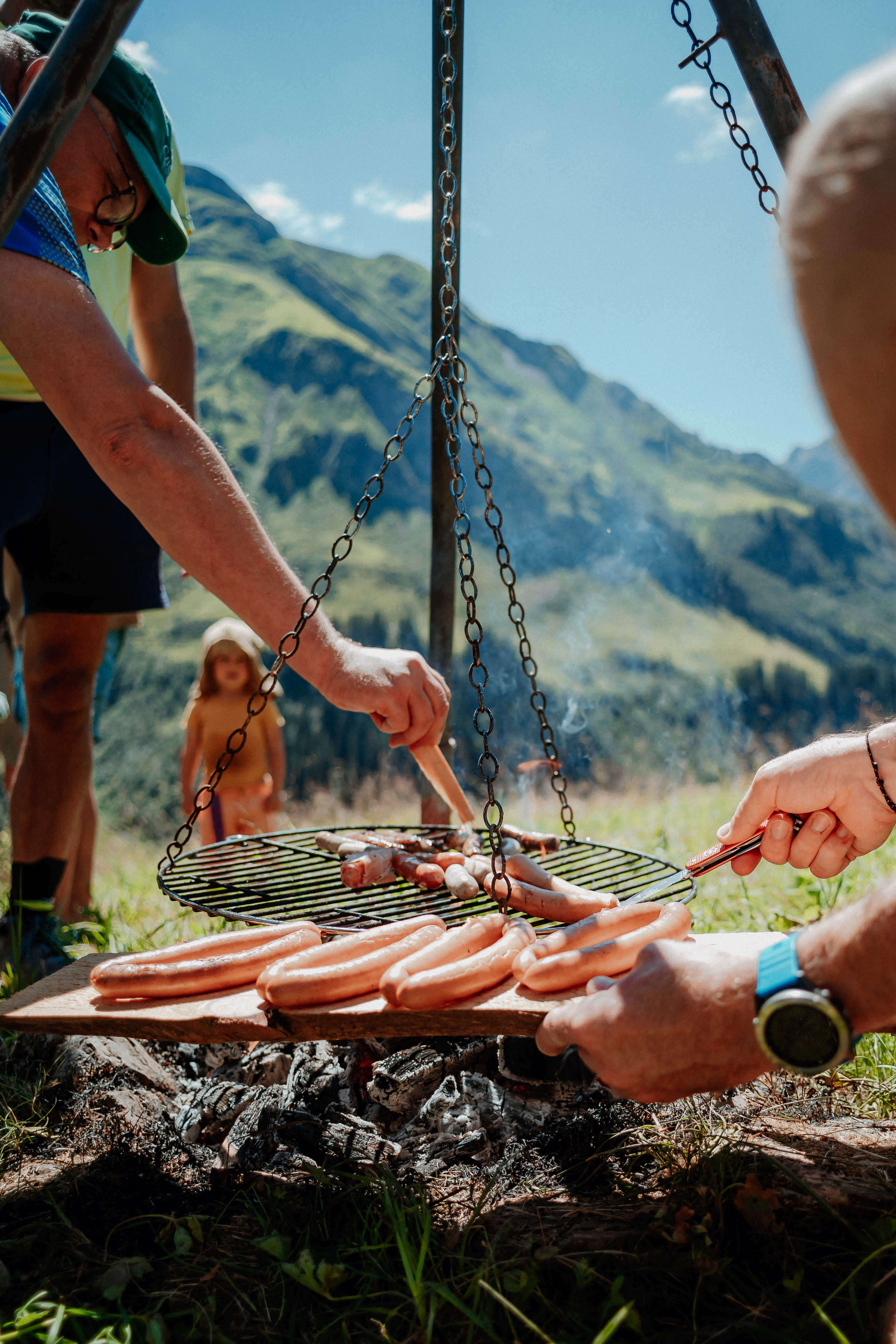 Kinderhotel: Wandern mit Wanderführer Jürgen - Hotel Austria Lech - Spielen | Entdecken