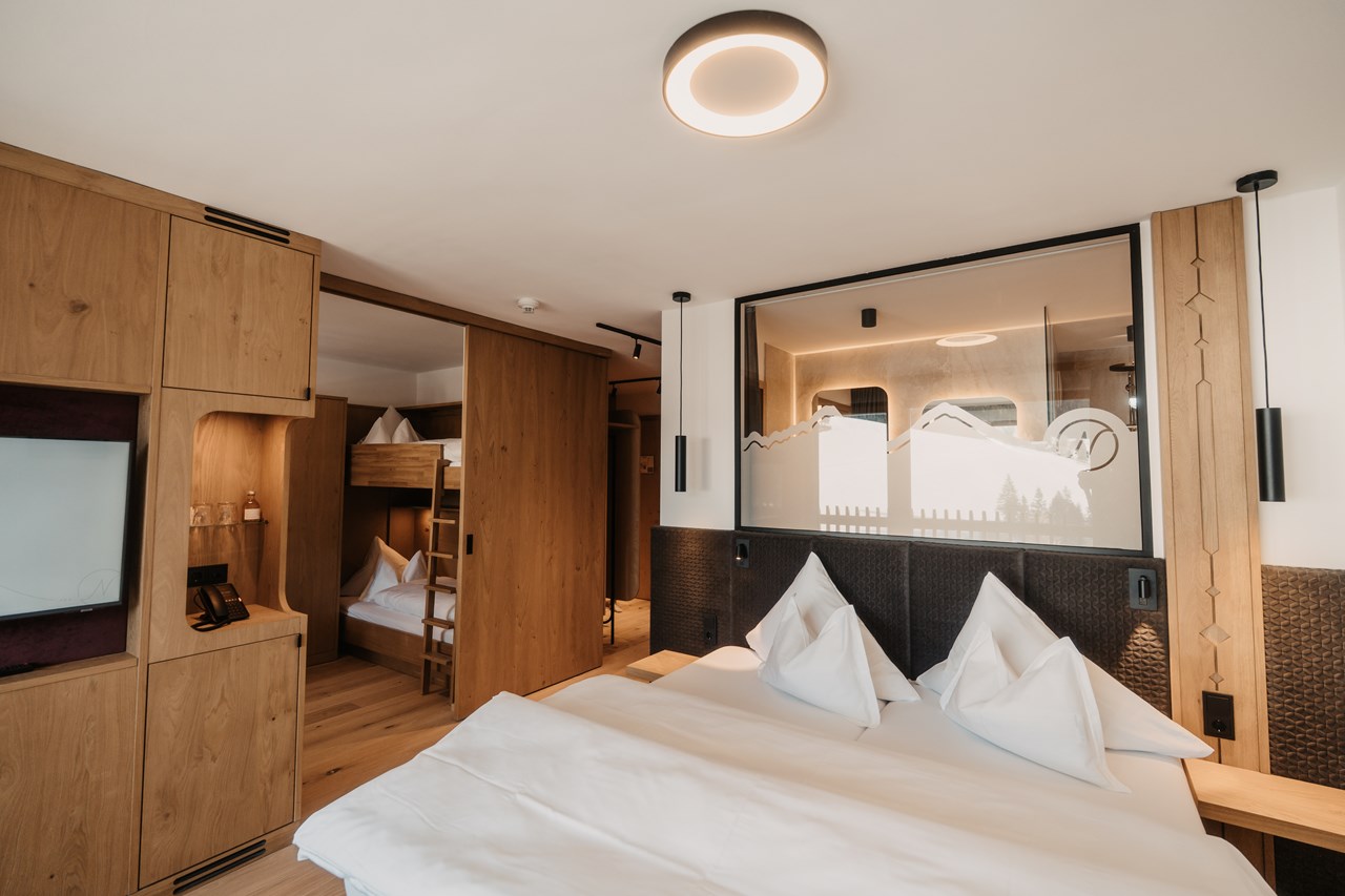 Hotel …mein Neubergerhof**** Zimmerkategorien FAMILIENZIMMER UNENDLICHE WEITE