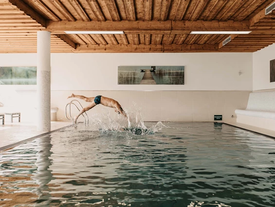 Kinderhotel: Ein Sprung ins kühle Nass gefällig? - Hotel …mein Neubergerhof****