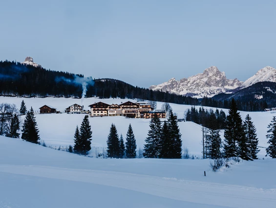 Kinderhotel: Eingebettet in die Natur liegt das Feriengut & Hotel Neubergerhof fernab von Hektik und Lärm in traumhafter Panoramalage an einem sonnigen Südhang. - Hotel …mein Neubergerhof****