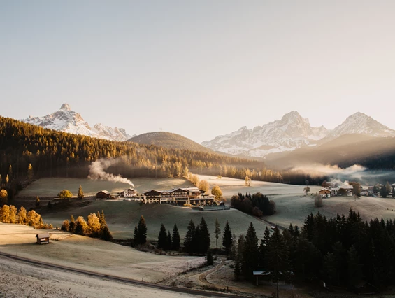 Kinderhotel: Eingebettet in die Natur liegt das Feriengut & Hotel Neubergerhof fernab von Hektik und Lärm in traumhafter Panoramalage an einem sonnigen Südhang. - Hotel …mein Neubergerhof****