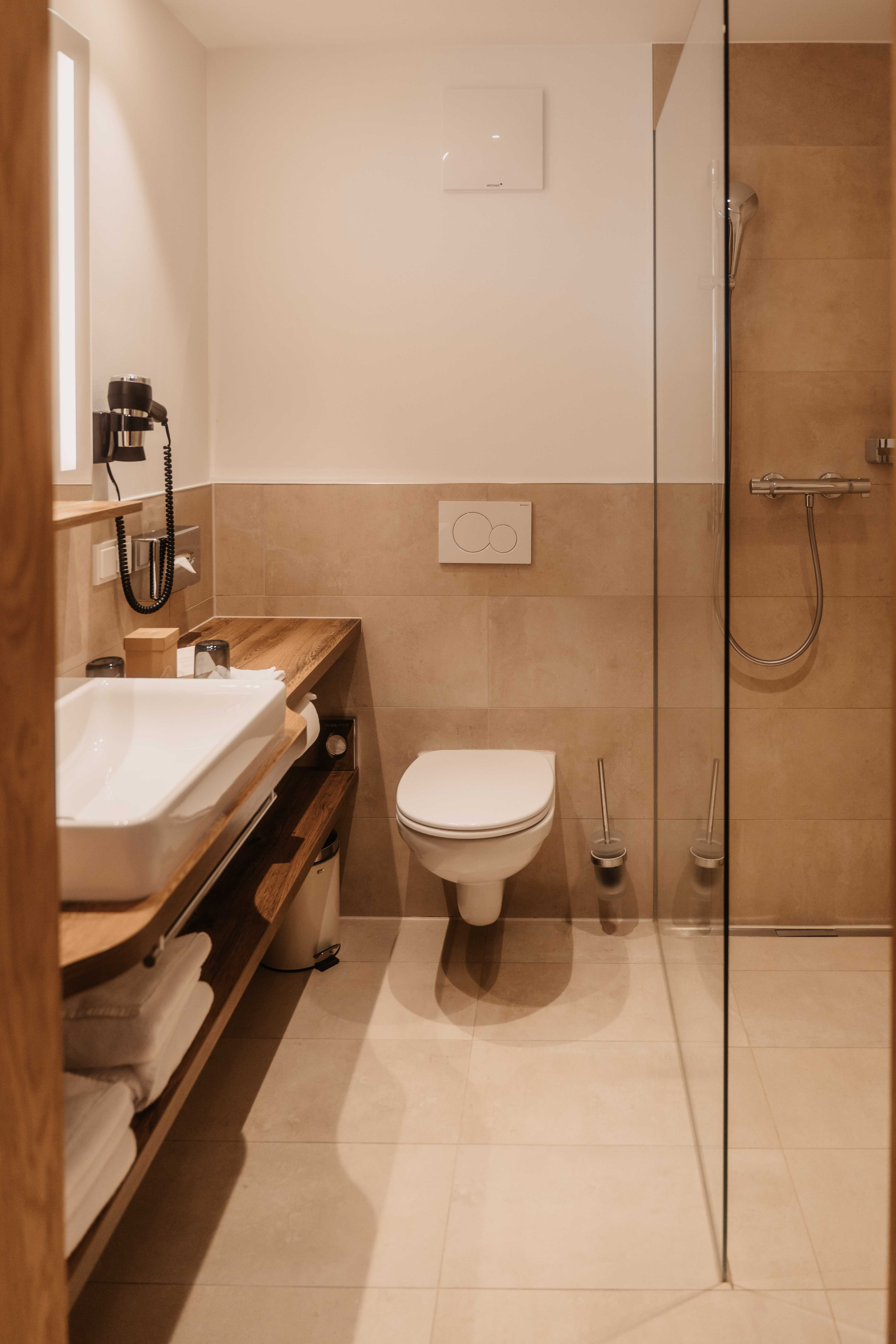 Kinderhotel: Doppelzimmer Sonnenhang
20 m²
1-3 Gäste - Hotel …mein Neubergerhof****