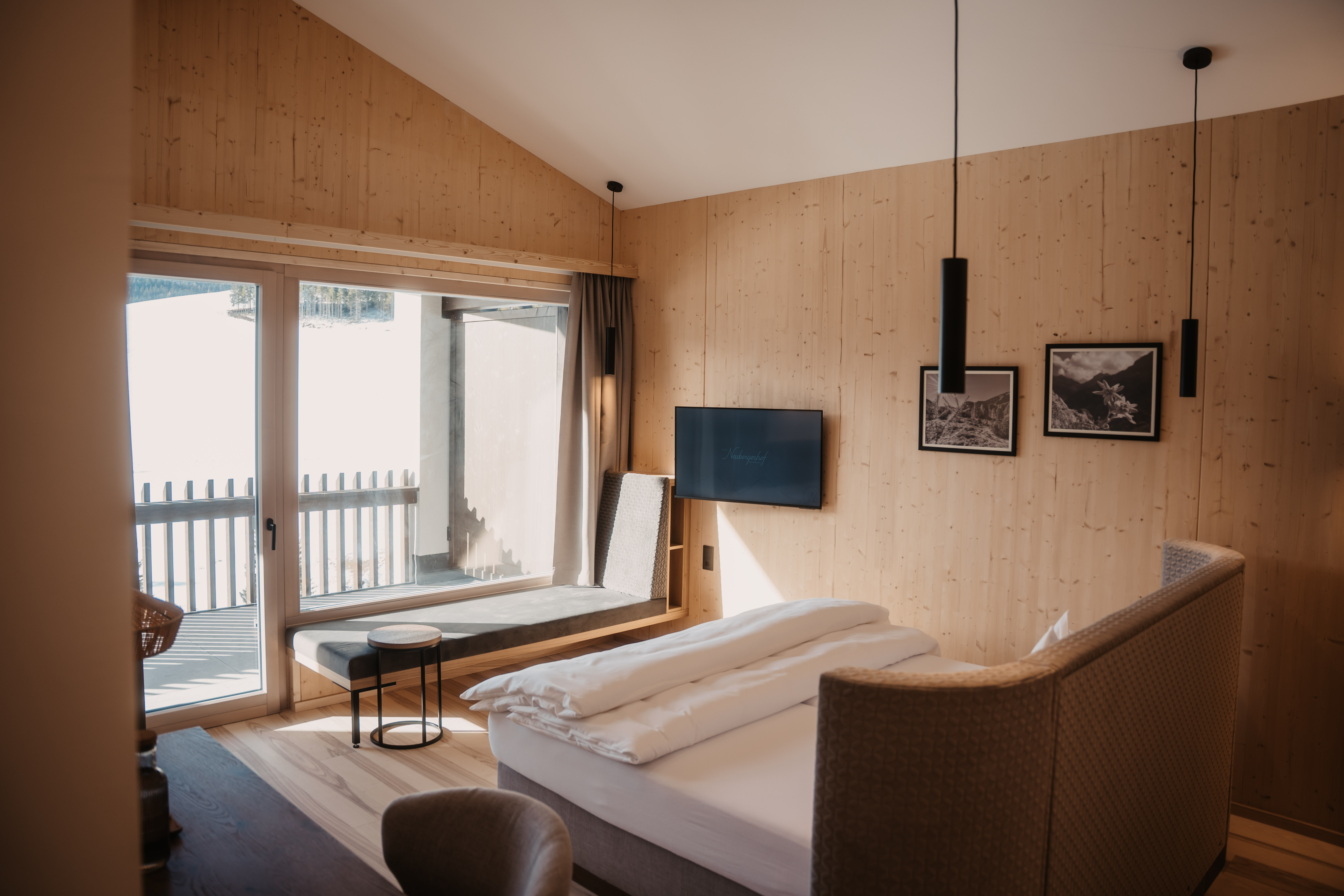 Kinderhotel: Doppelzimmer Bergwiese
30 m²
2-2 Gäste - Hotel …mein Neubergerhof****S - Wohnen | Schlafen
