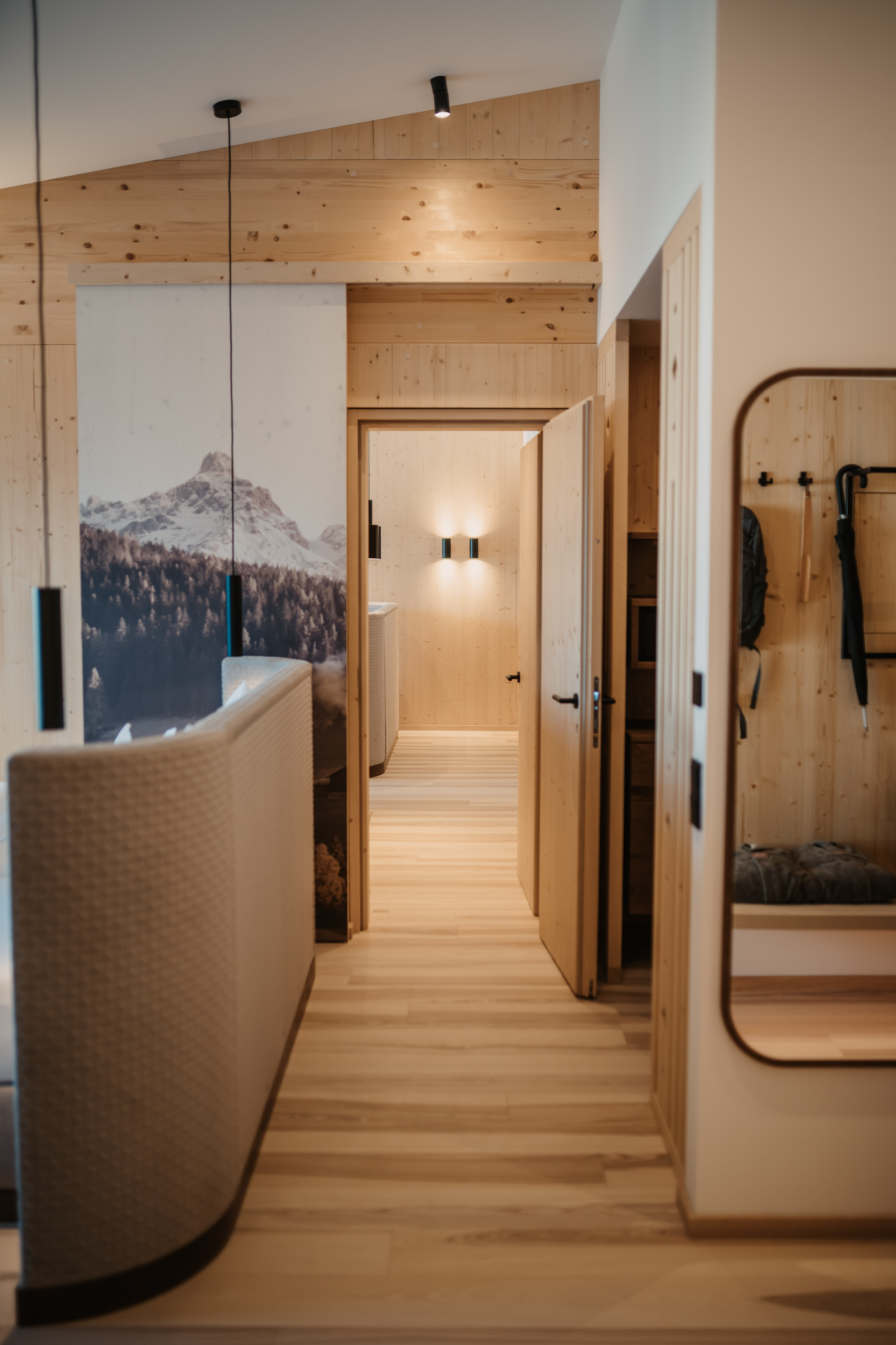 Kinderhotel: Doppelzimmer DUO Fichtennest
70 m²
4-5 Gäste - Hotel …mein Neubergerhof****S - Wohnen | Schlafen