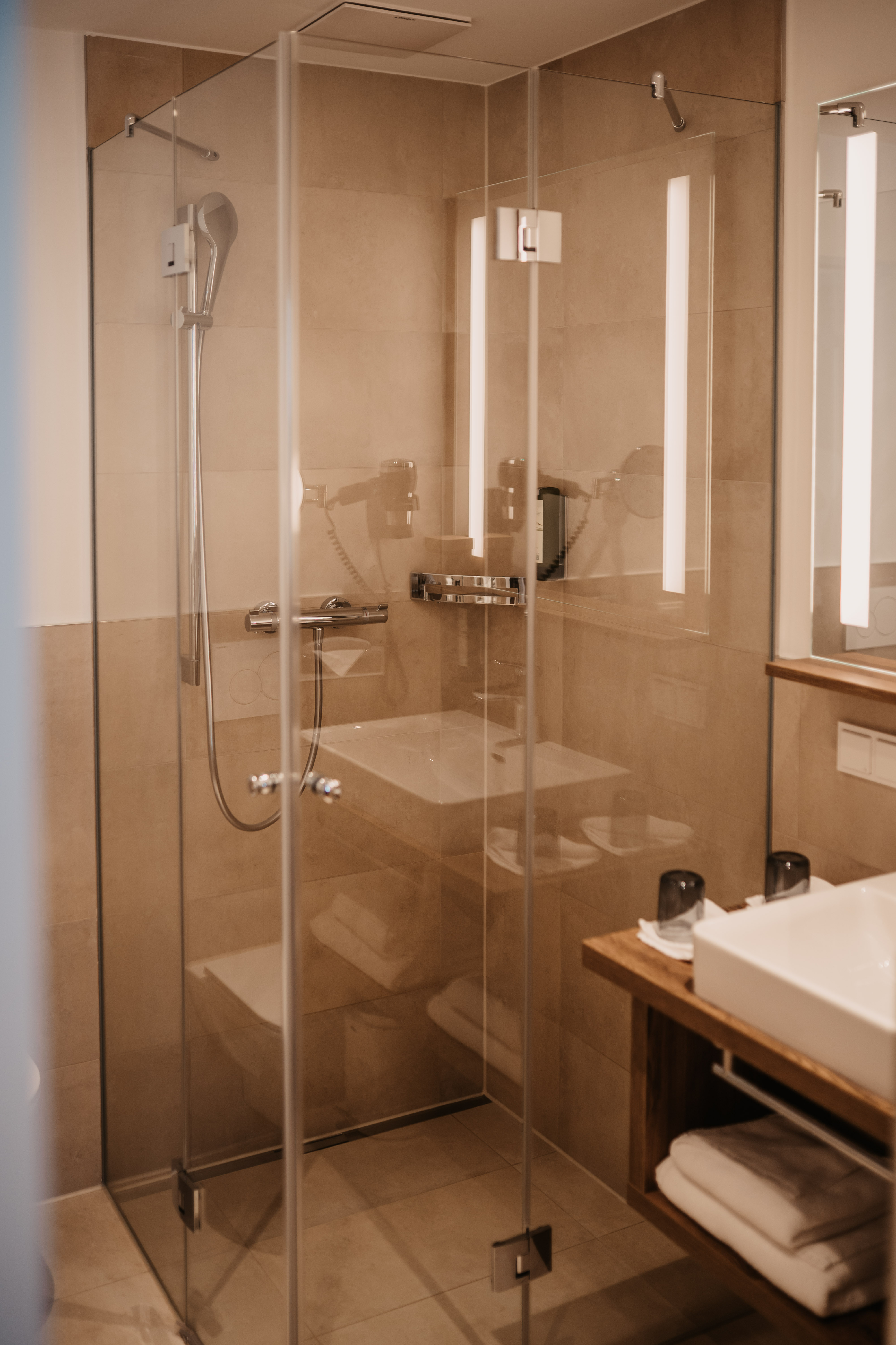Kinderhotel: Doppelzimmer Waldklang
20 m²
1-3 Gäste - Hotel …mein Neubergerhof****S