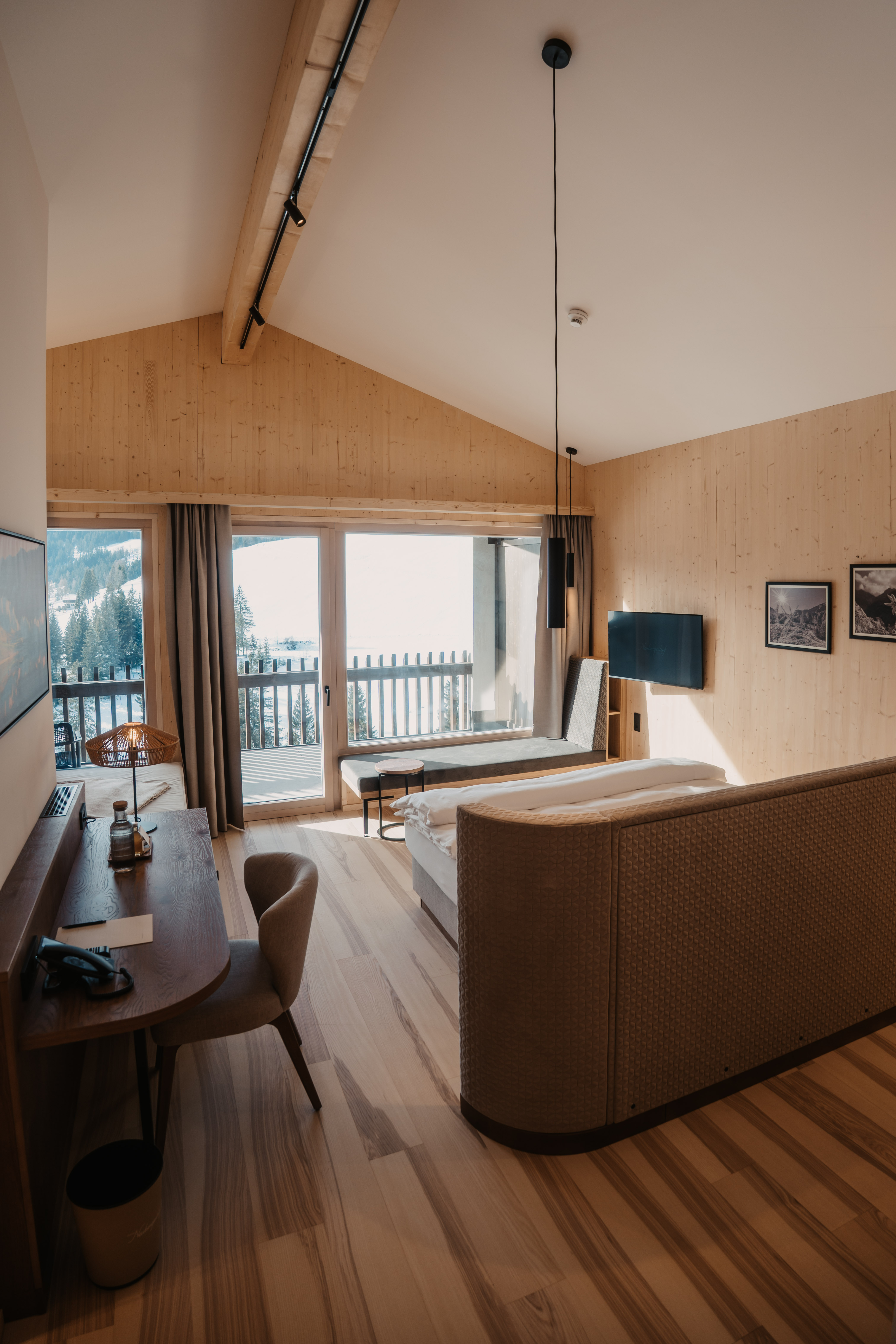 Kinderhotel: Doppelzimmer Wipfelglück
40 m²
2-3 Gäste - Hotel …mein Neubergerhof****S - Wohnen | Schlafen