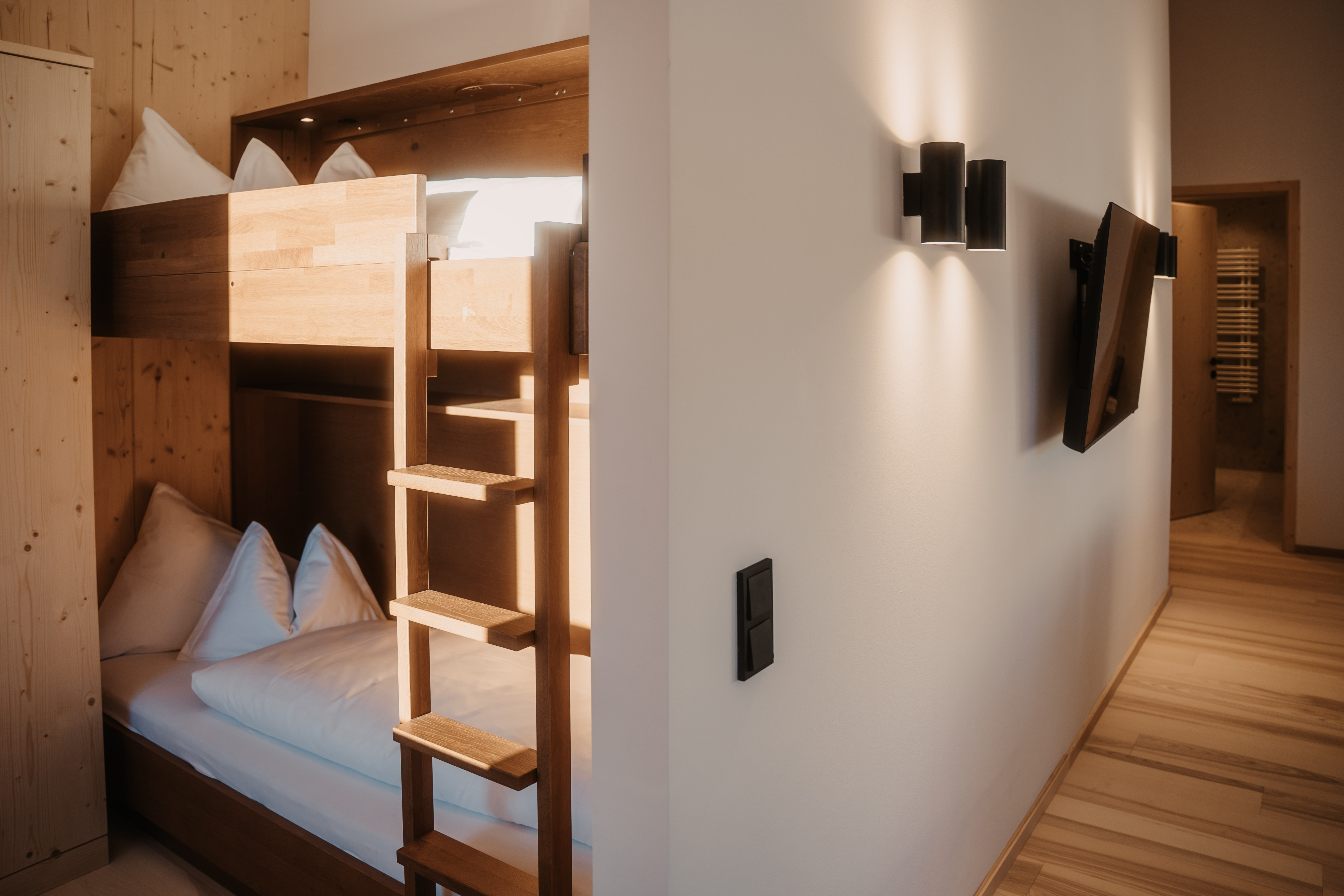 Kinderhotel: Top Suite über den Wolken
60 m²
4-5 Gäste - Hotel …mein Neubergerhof****S - Wohnen | Schlafen