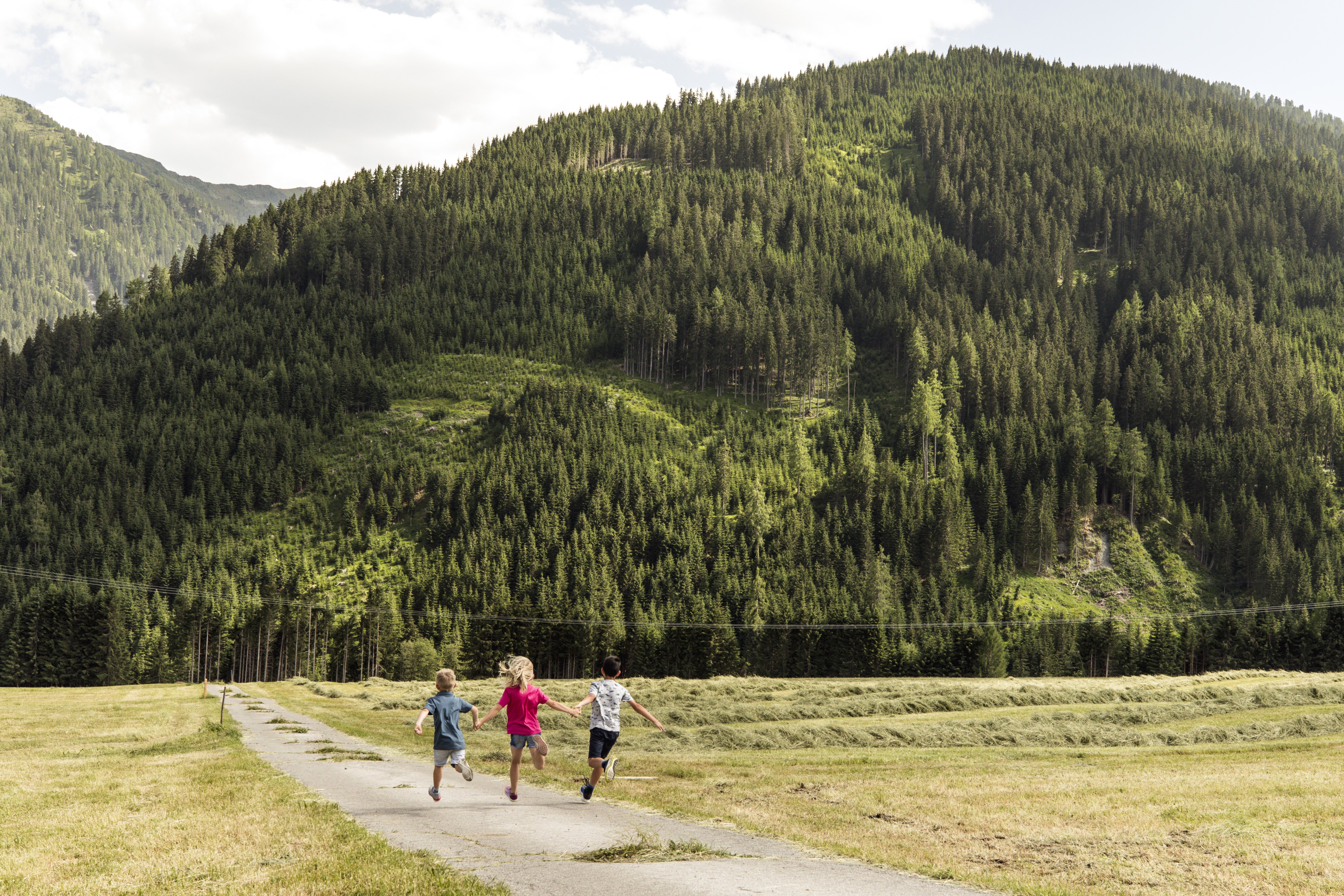 Almfamilyhotel Scherer****s - Familotel TIROL Ausflugsziele Mühlbodenspielplatz