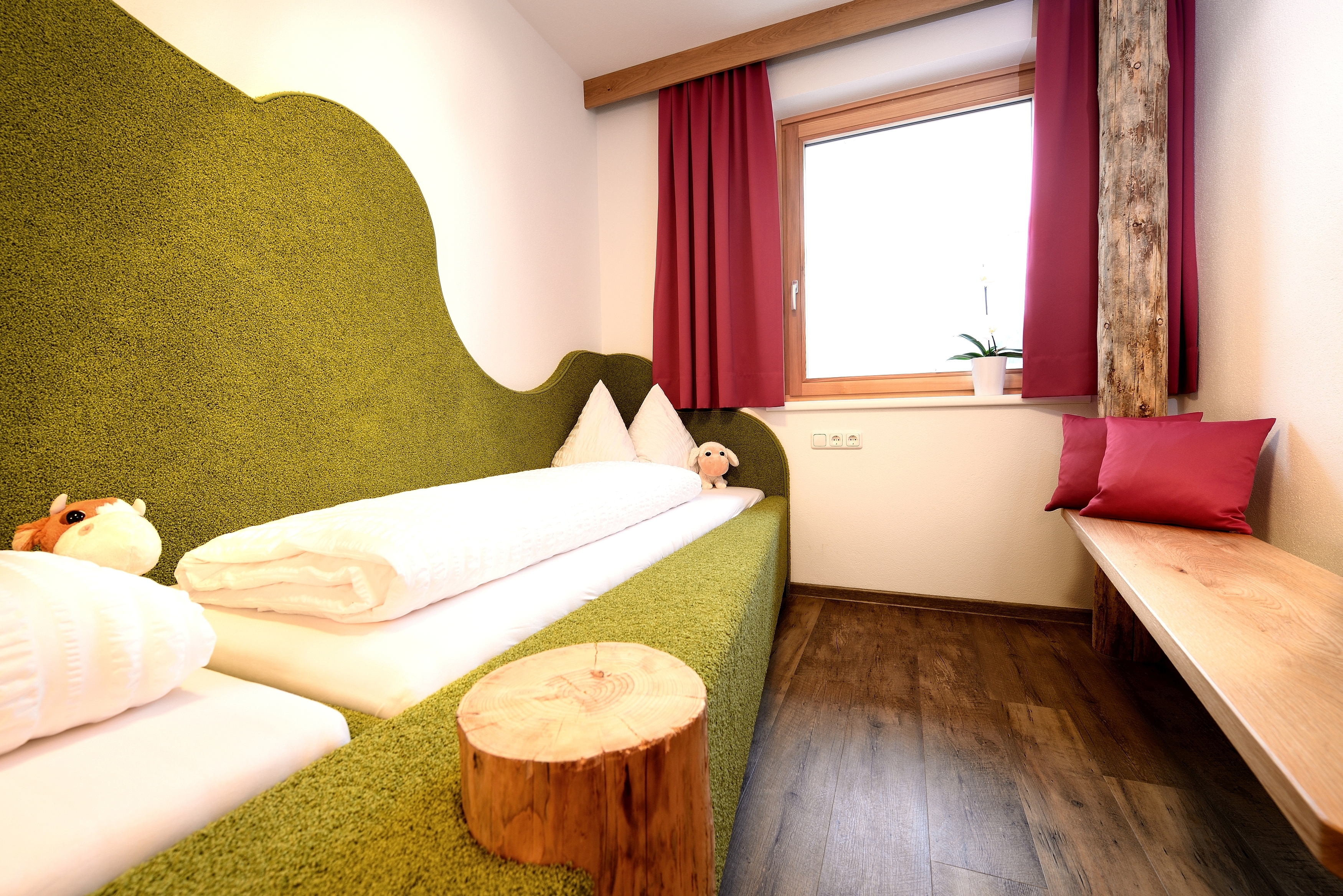 Almfamilyhotel Scherer****s - Familotel TIROL Zimmerkategorien Almfamilysuite