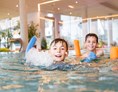 Kinderhotel: Schwimmschule auf Anfrage - Almfamilyhotel Scherer****s - Familotel Osttirol