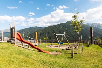 Kinderhotel: Spielplatz - Almfamilyhotel Scherer****s - Familotel Osttirol