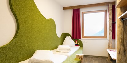 Familienhotel - Skikurs direkt beim Hotel - Suite mit Kinderzimmer - Almfamilyhotel Scherer****s - Familotel Osttirol