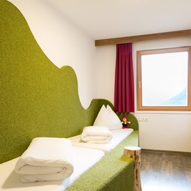 Kinderhotel: Suite mit Kinderzimmer - Almfamilyhotel Scherer****s - Familotel Osttirol