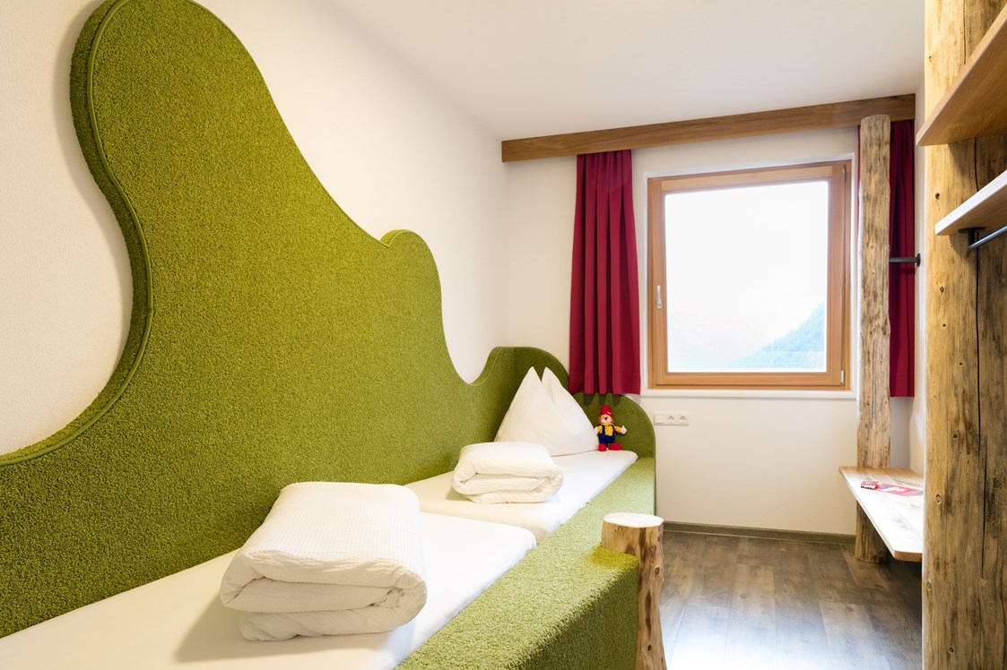 Kinderhotel: Suite mit Kinderzimmer - Almfamilyhotel Scherer****s - Familotel Osttirol