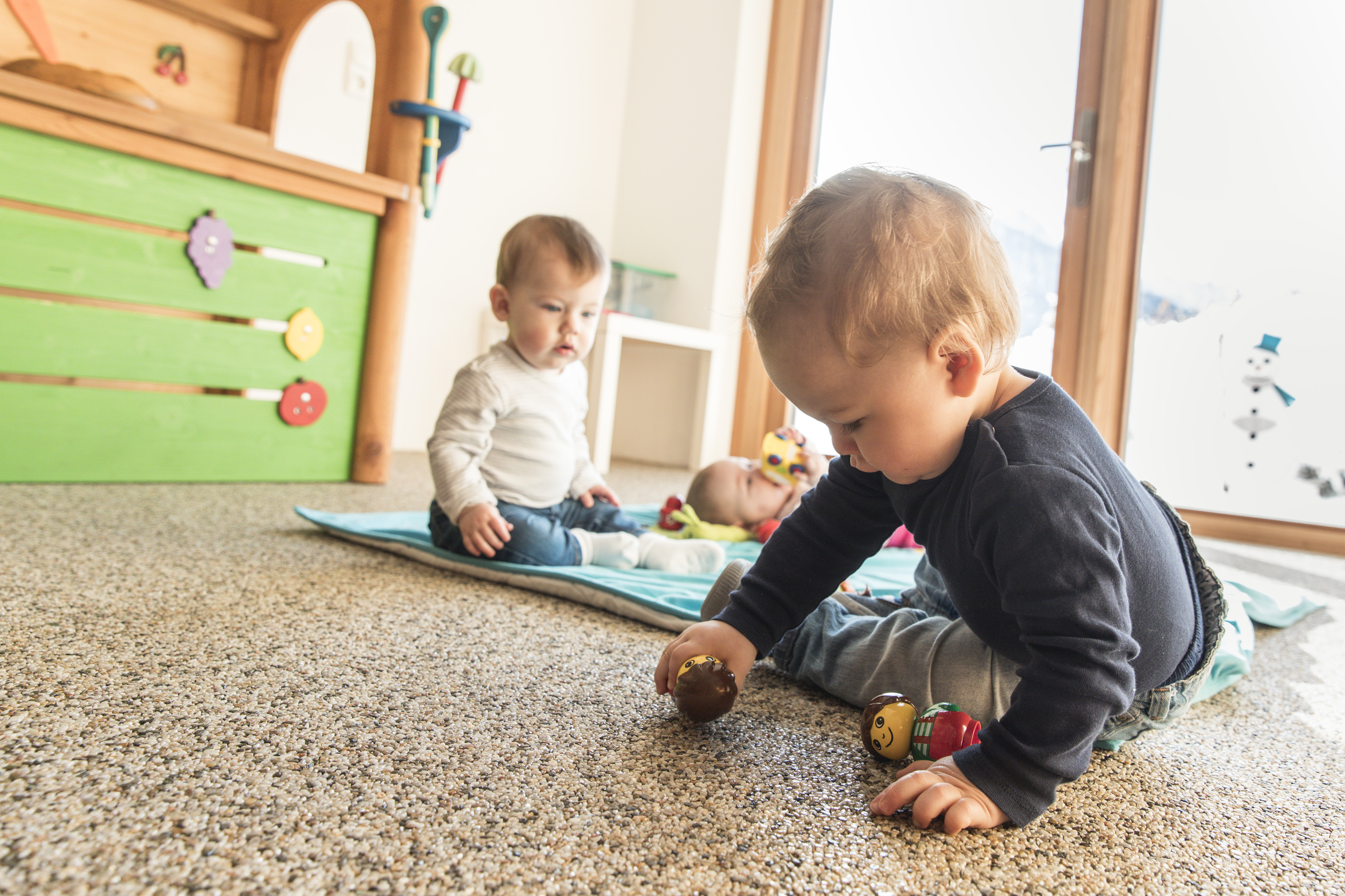 Kinderhotel: Babybetreuung im Himbeergolli-Club - Almfamilyhotel Scherer****s - Familotel TIROL - Spielen | Entdecken