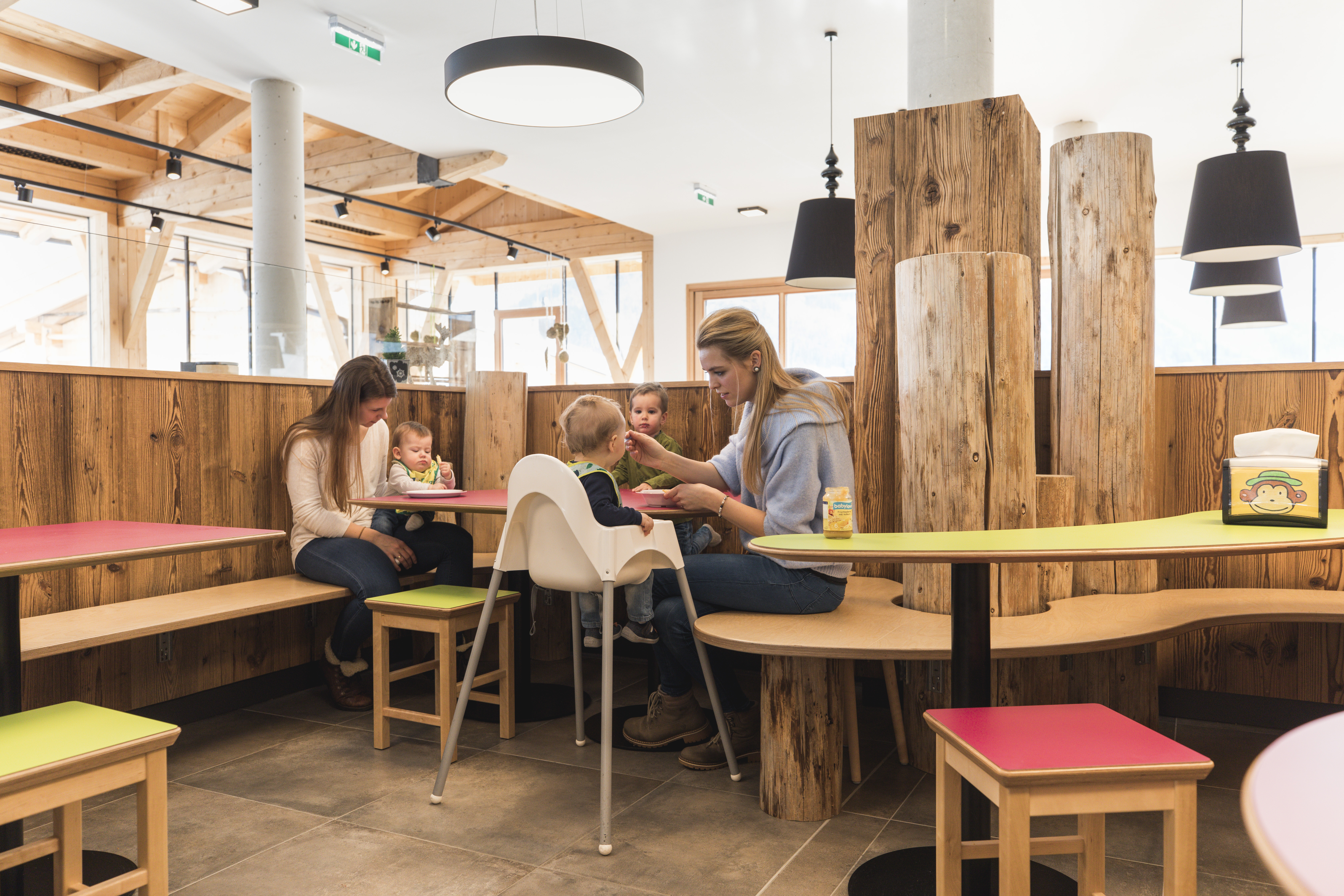 Kinderhotel: Mittagstisch Kinderbetreuung - Almfamilyhotel Scherer****s - Familotel TIROL - Essen | Trinken