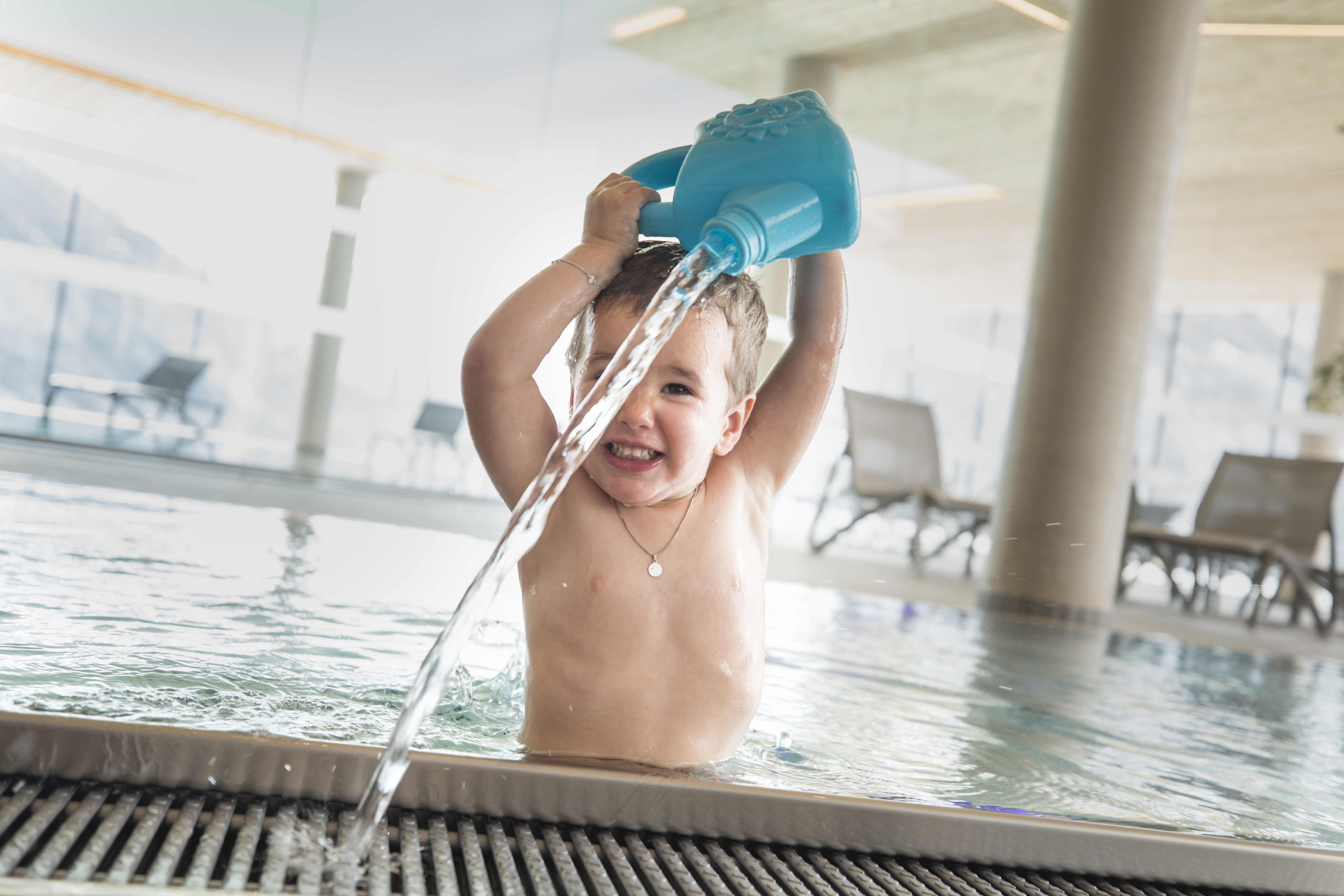 Kinderhotel: Badespaß im Kinderbecken - Almfamilyhotel Scherer****s - Familotel TIROL - Wasser | Wellness
