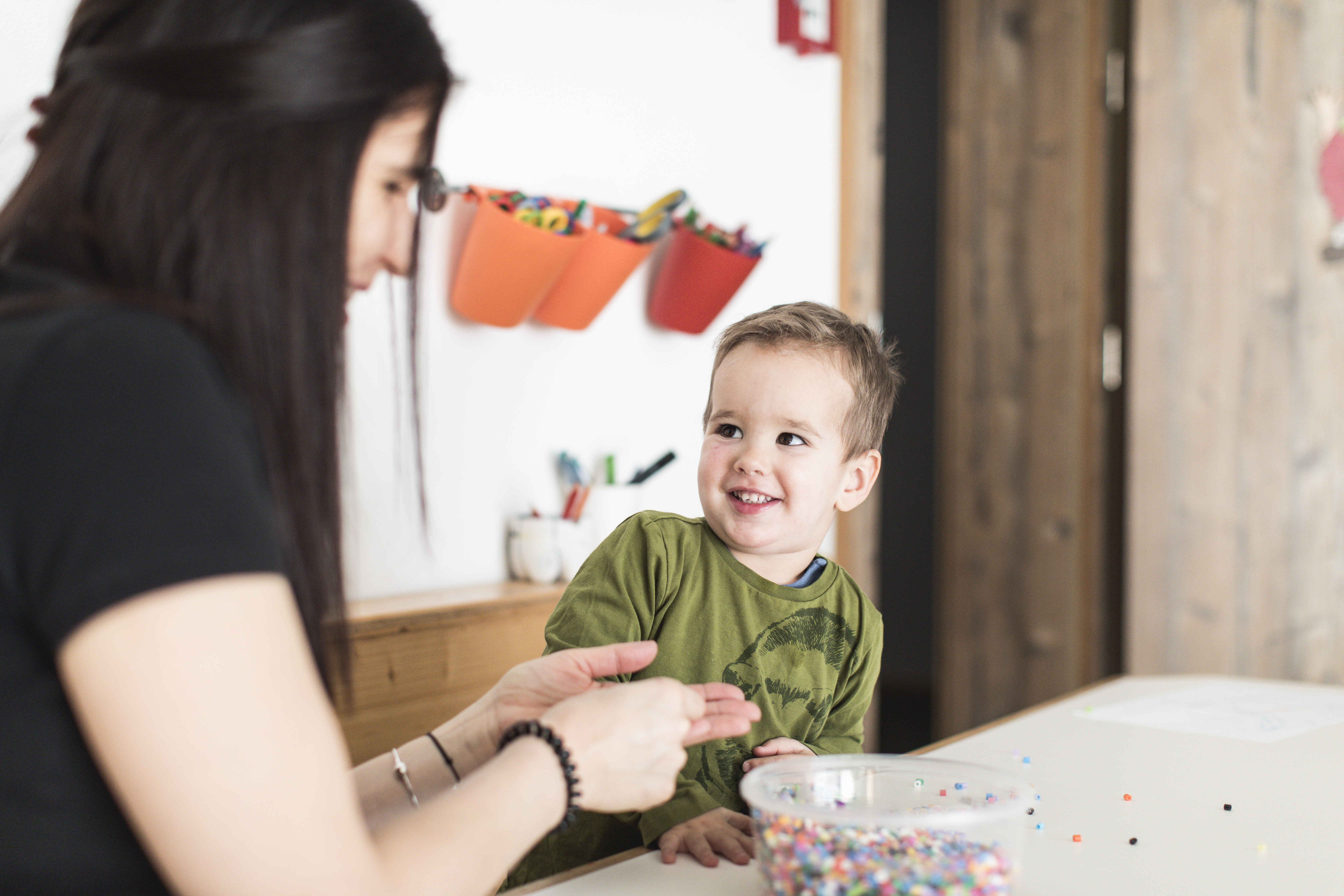 Kinderhotel: Kinderbetreuung - Bastelspaß - Almfamilyhotel Scherer****s - Familotel TIROL - Spielen | Entdecken