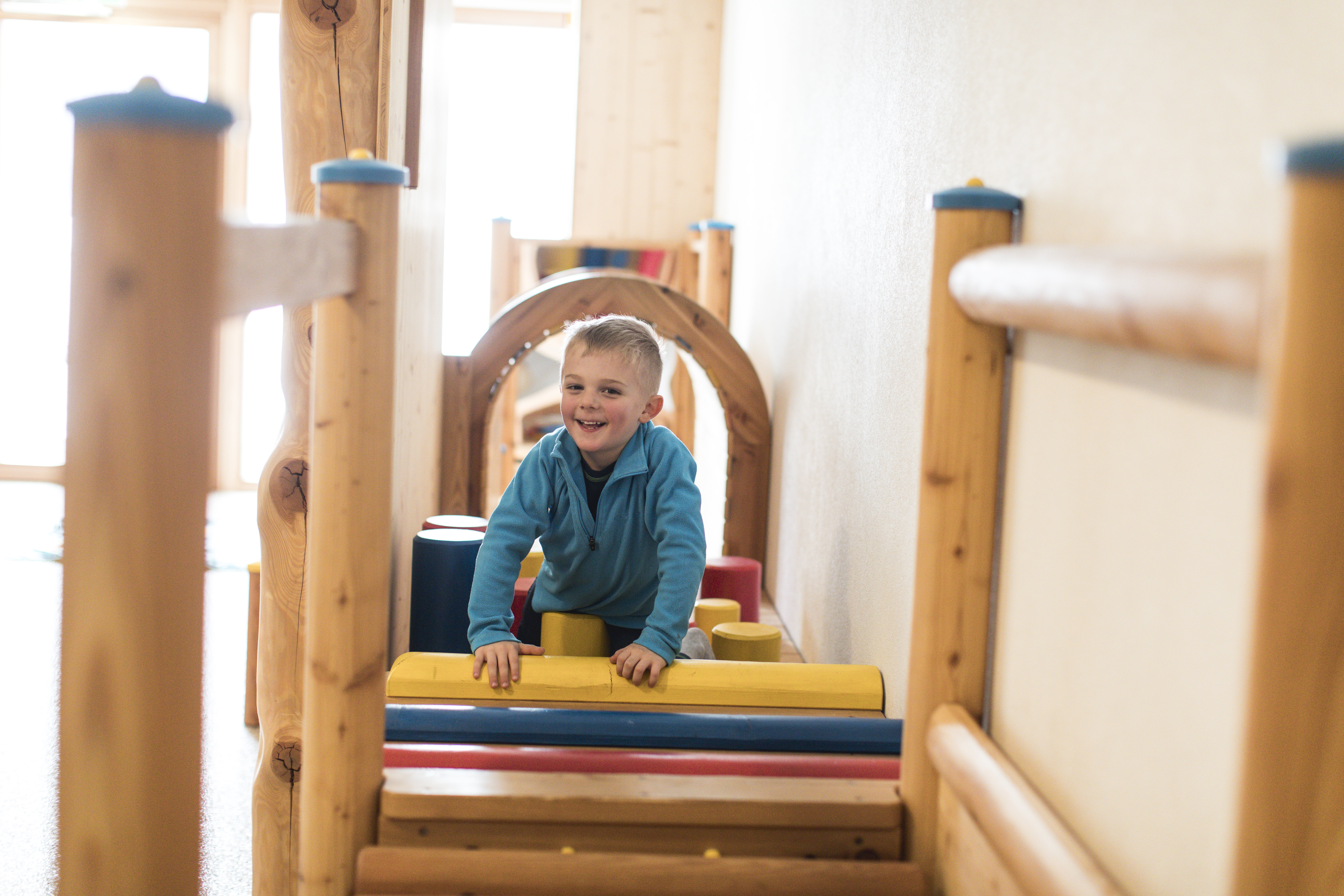 Kinderhotel: Erkundungstour im Himbeergolli-Club - Almfamilyhotel Scherer****s - Familotel TIROL - Spielen | Entdecken