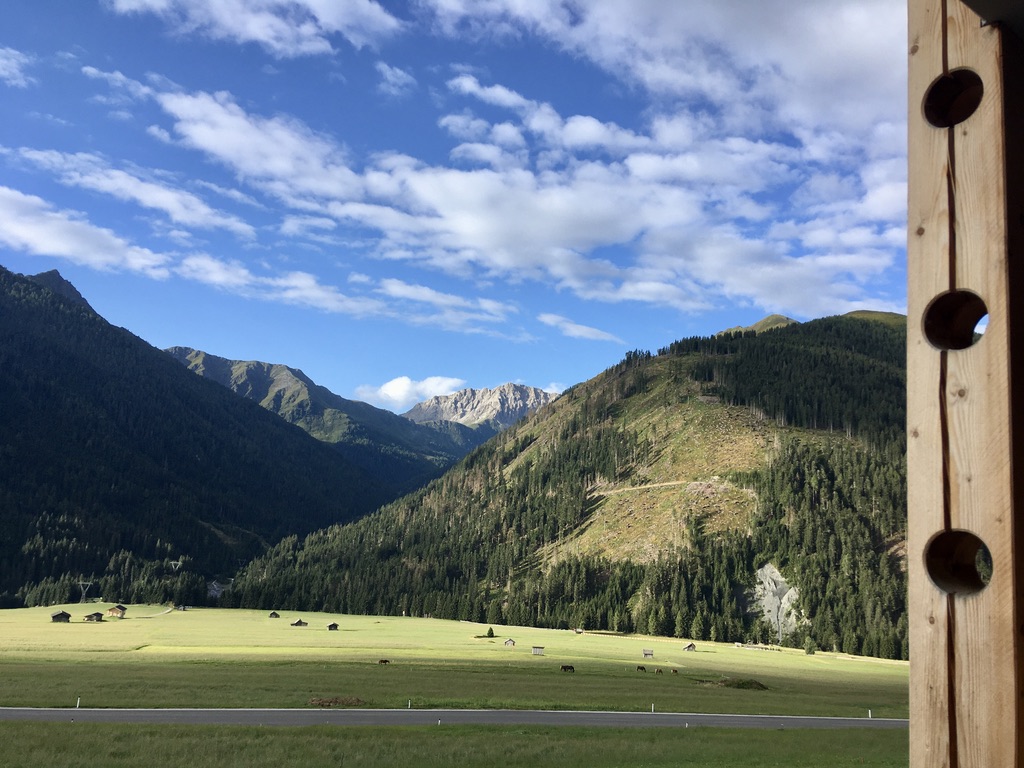 Kinderhotel: Aussicht vom Restaurantbereich - Almfamilyhotel Scherer****s - Familotel TIROL