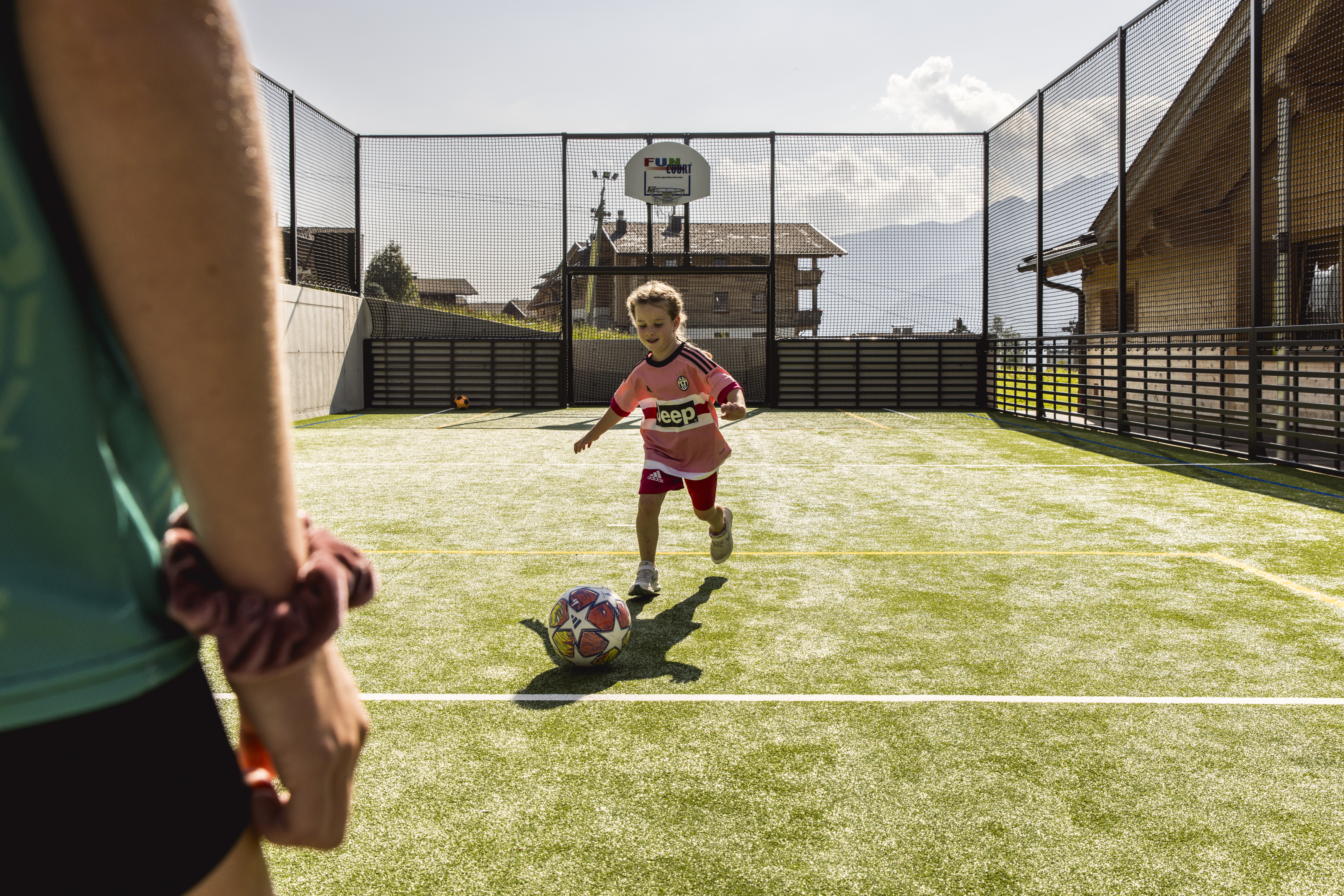 Kinderhotel: Funcourt. Fußball. Sommer. - Almfamilyhotel Scherer****s - Familotel TIROL - Spielen | Entdecken