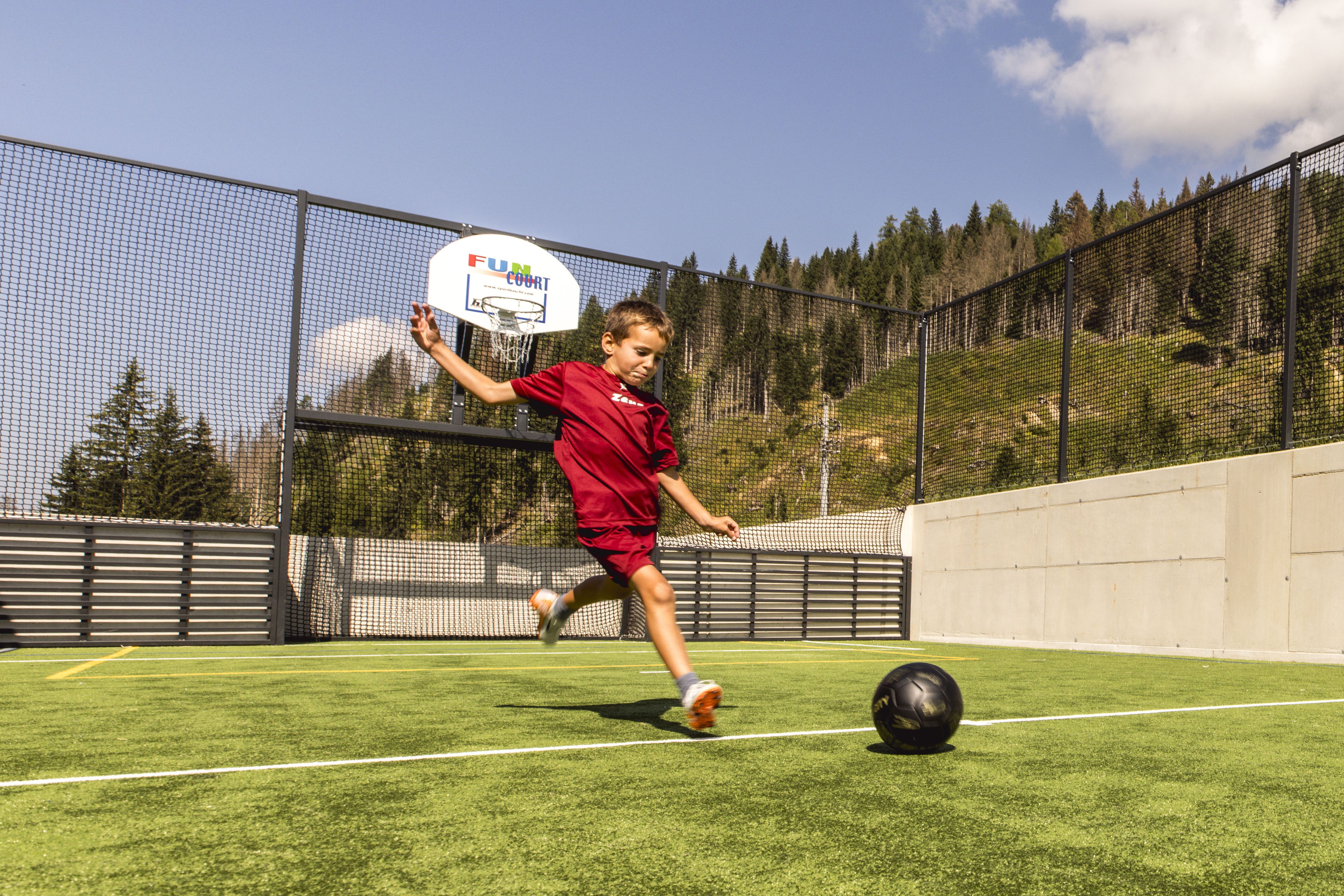 Kinderhotel: Fußballmatch - Almfamilyhotel Scherer****s - Familotel TIROL - Spielen | Entdecken