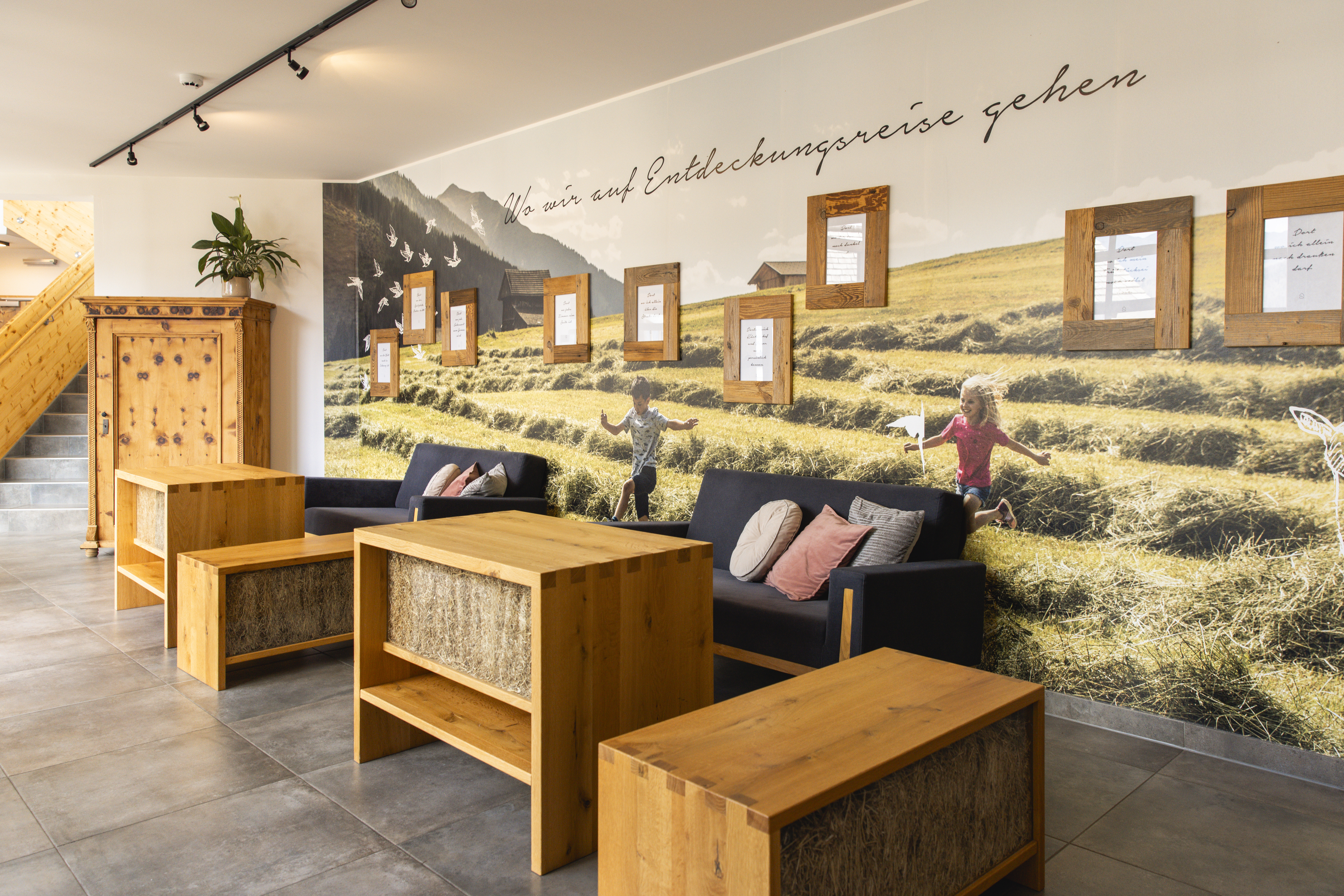 Kinderhotel: Leseecke - Almfamilyhotel Scherer****s - Familotel TIROL - Hotel | Umgebung