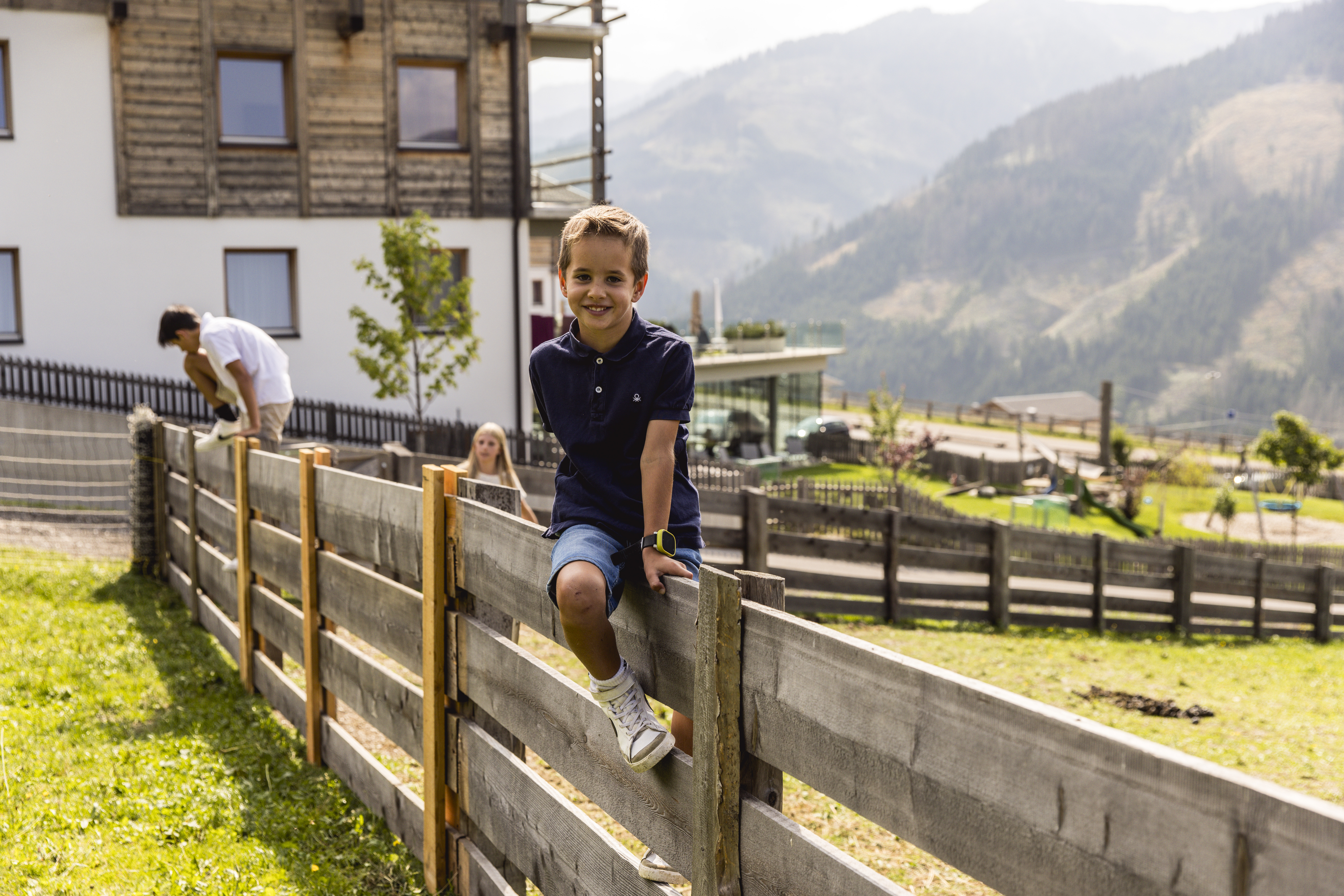 Kinderhotel: Garten. Tiere. - Almfamilyhotel Scherer****s - Familotel TIROL - Spielen | Entdecken