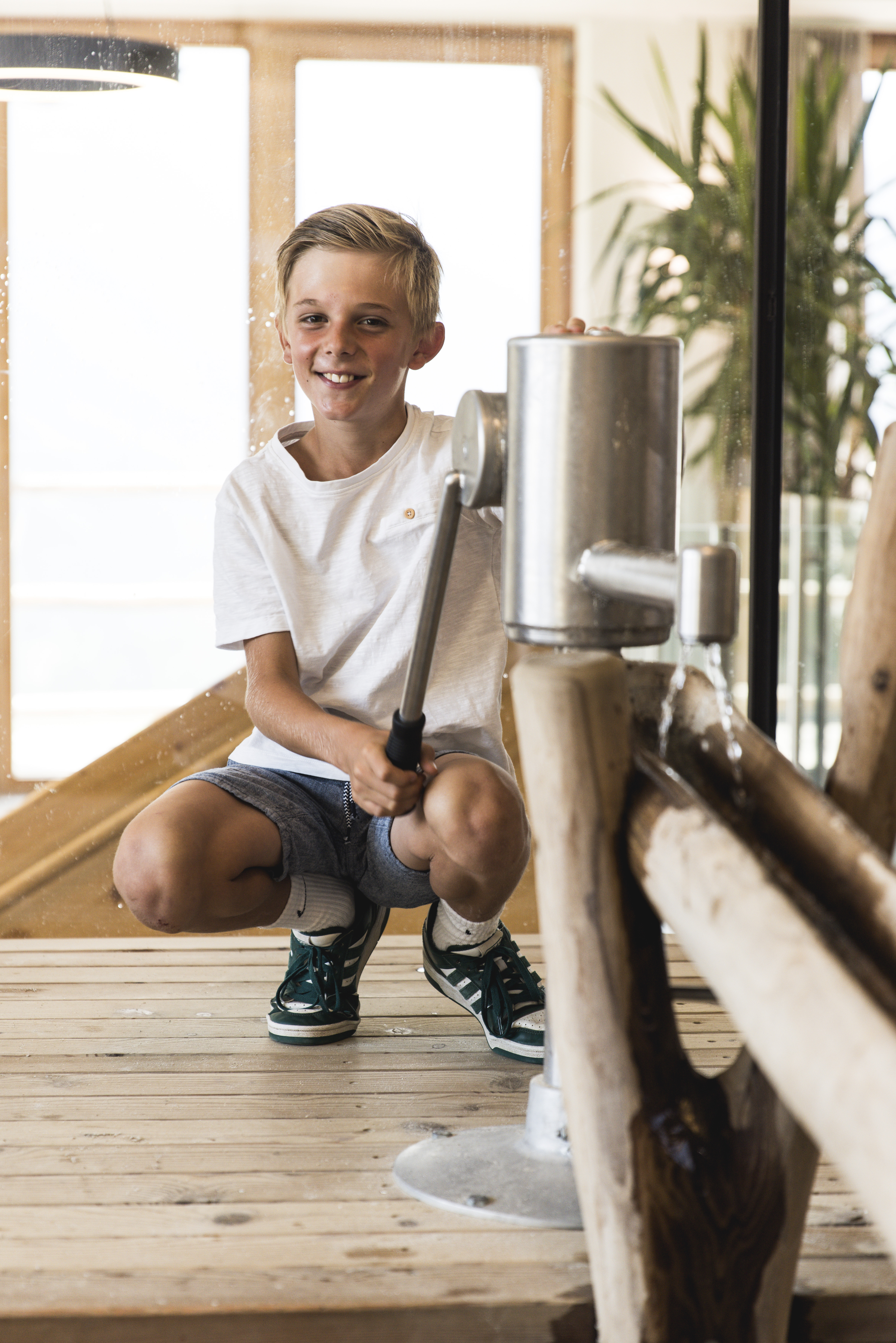Kinderhotel: Matschraum. Kinderangebot. - Almfamilyhotel Scherer****s - Familotel TIROL - Spielen | Entdecken