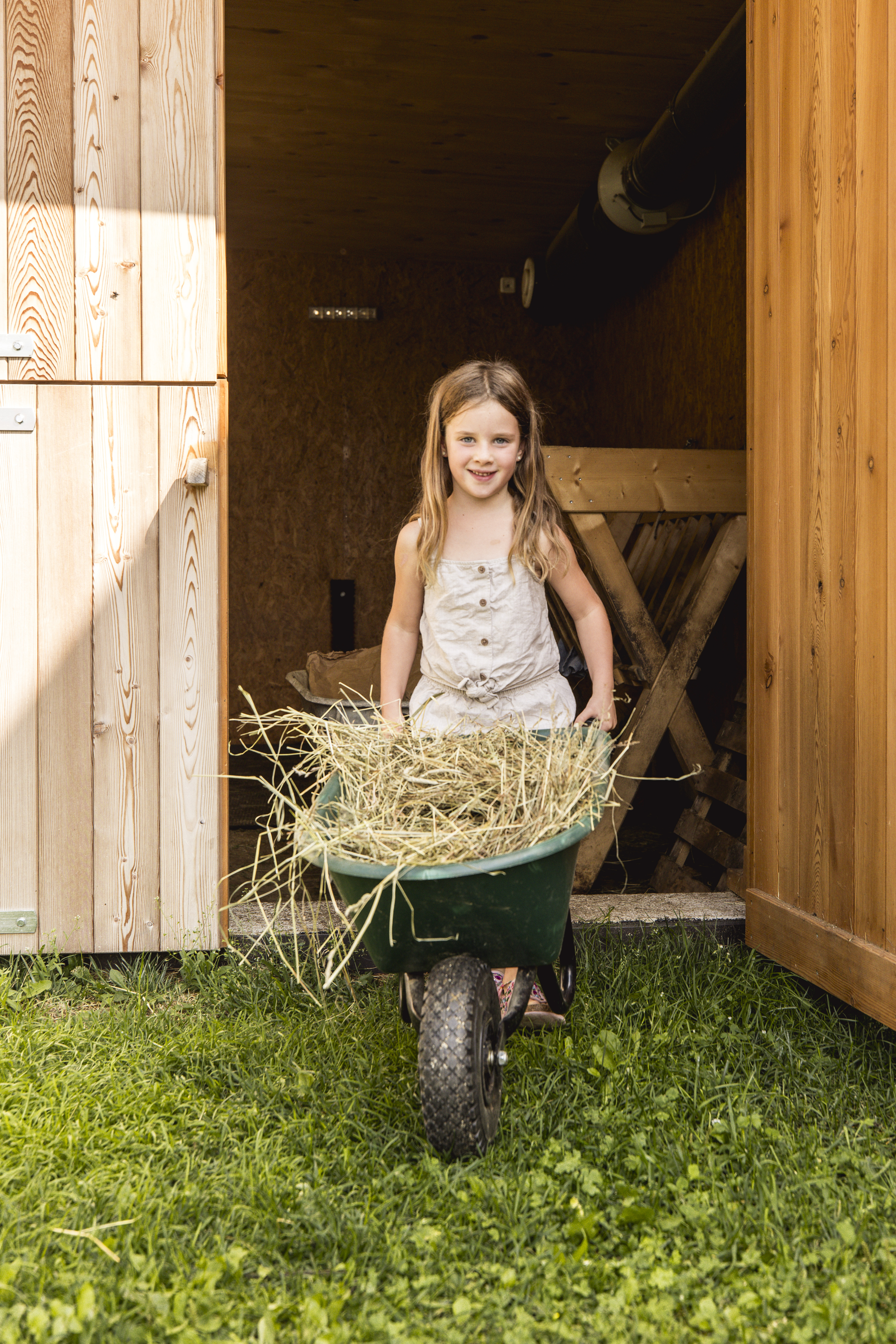 Kinderhotel: Almfamily-Bauernhof. Tiere. - Almfamilyhotel Scherer****s - Familotel TIROL - Spielen | Entdecken