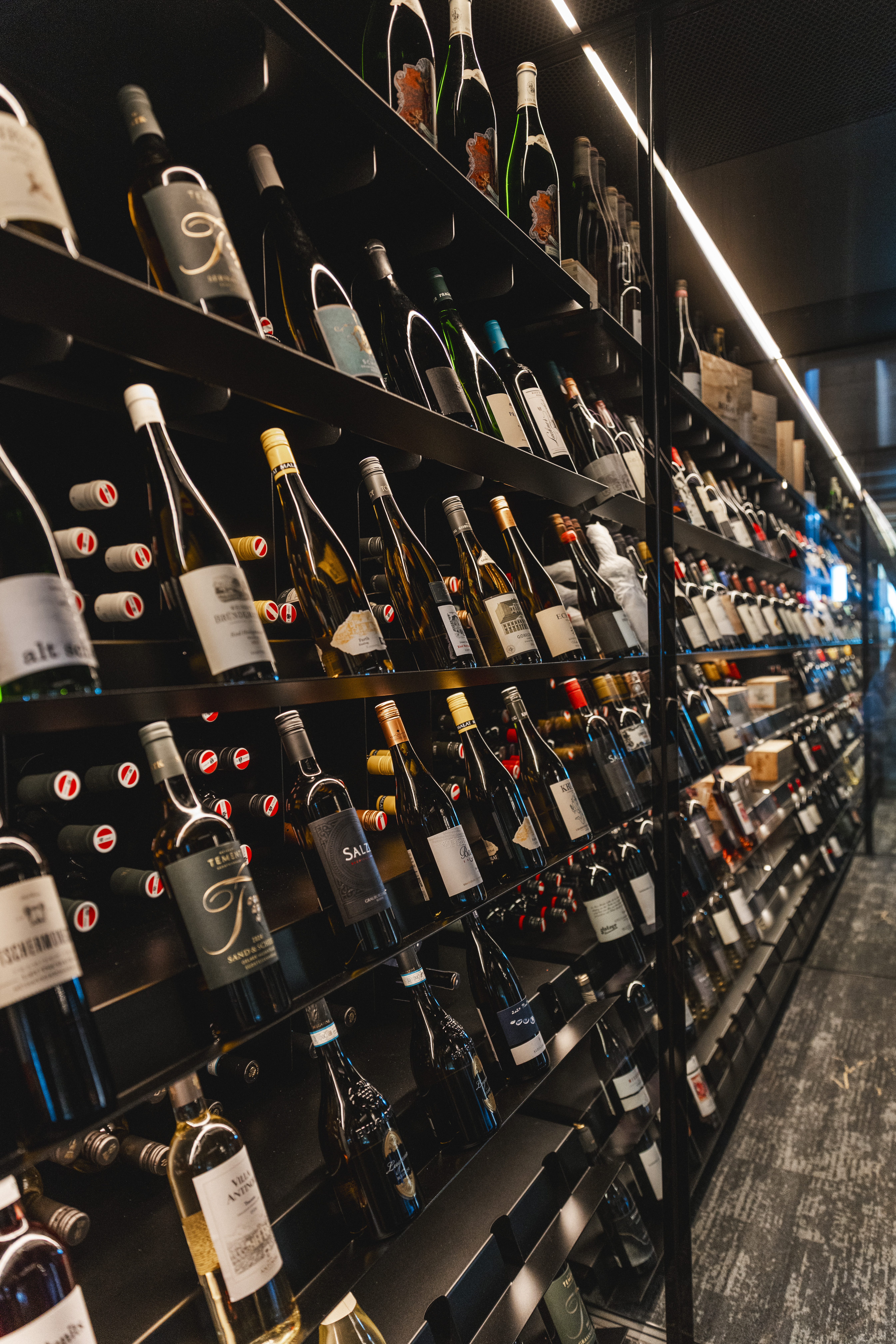 Kinderhotel: Weinshowroom. Restaurant. Kulinarik. Genuss. - Almfamilyhotel Scherer****s - Familotel TIROL - Essen | Trinken