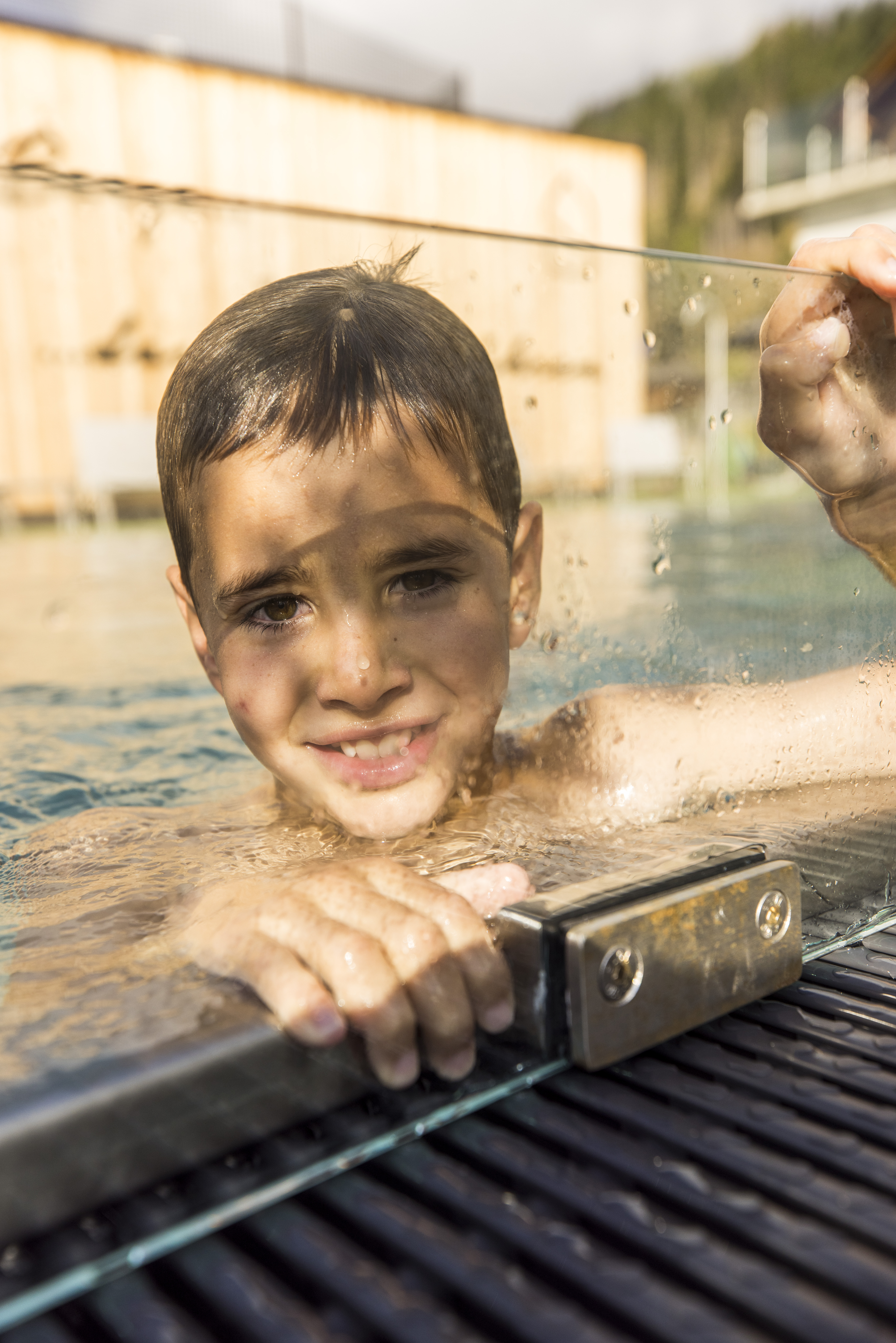 Kinderhotel: Pool. Sommer.  - Almfamilyhotel Scherer****s - Familotel TIROL - Wasser | Wellness