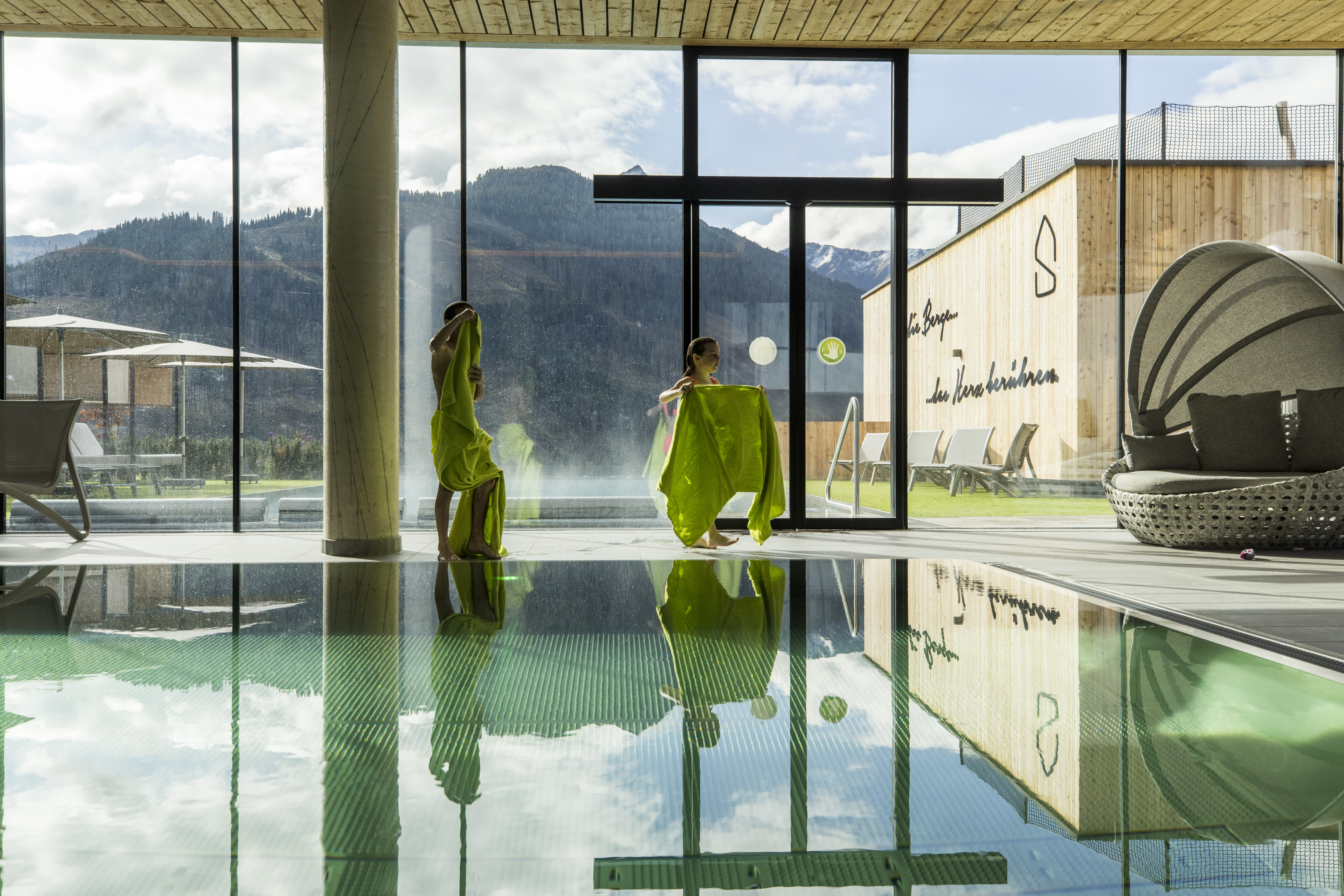 Kinderhotel: Pool - Almfamilyhotel Scherer****s - Familotel TIROL - Wasser | Wellness