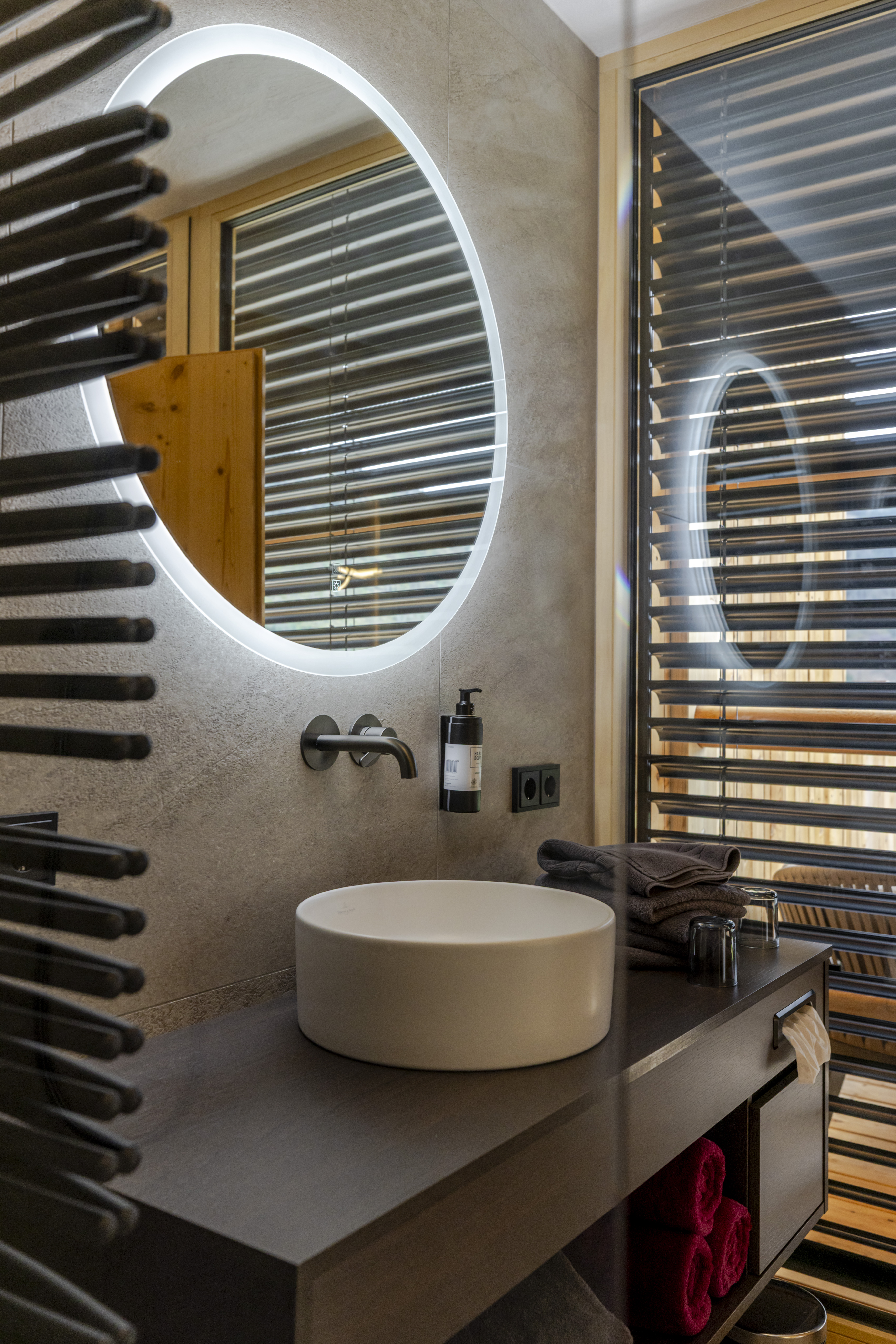 Kinderhotel: Badezimmer. Gartensuite. - Almfamilyhotel Scherer****s - Familotel TIROL - Wohnen | Schlafen