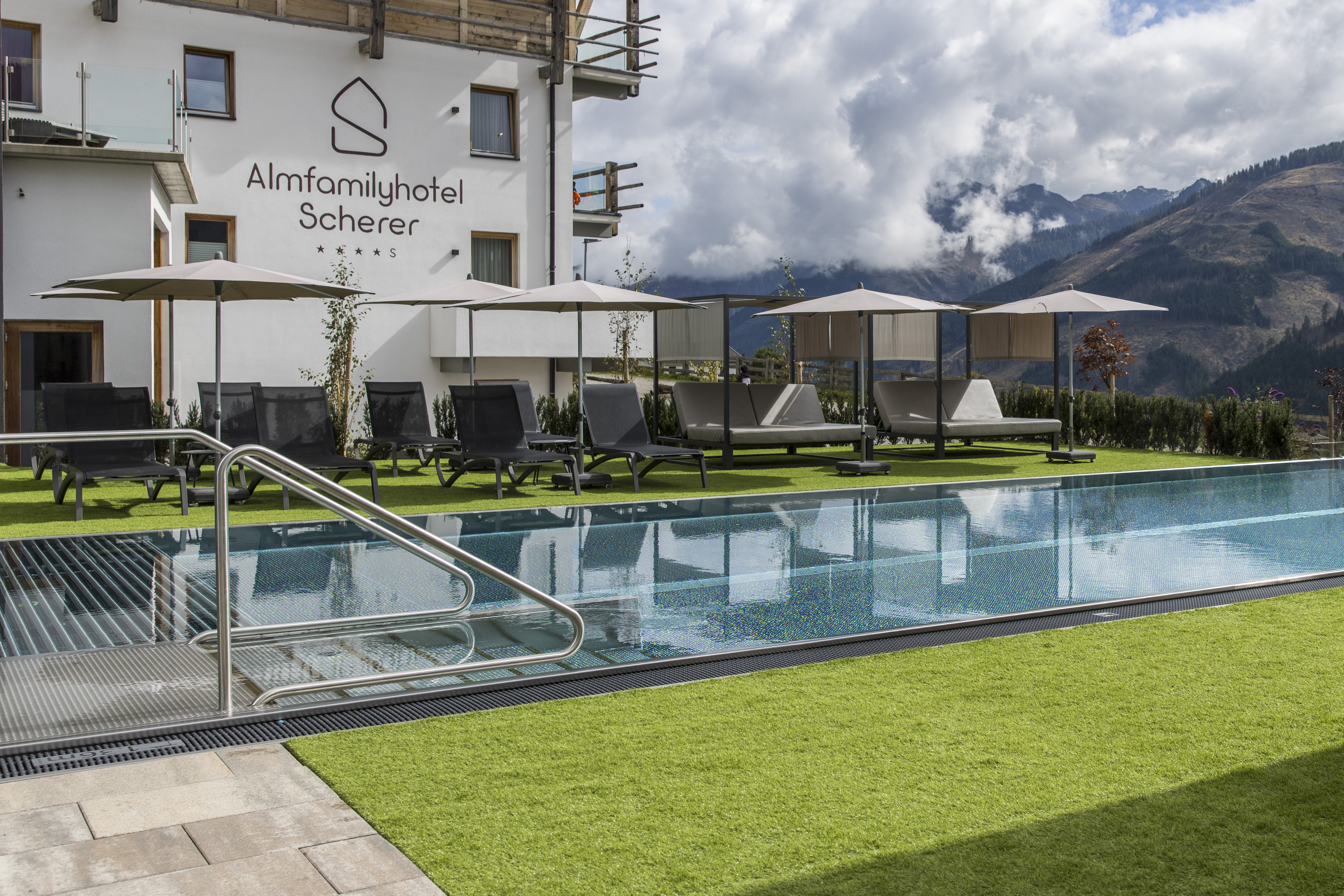 Kinderhotel: Pool - Almfamilyhotel Scherer****s - Familotel TIROL - Wasser | Wellness