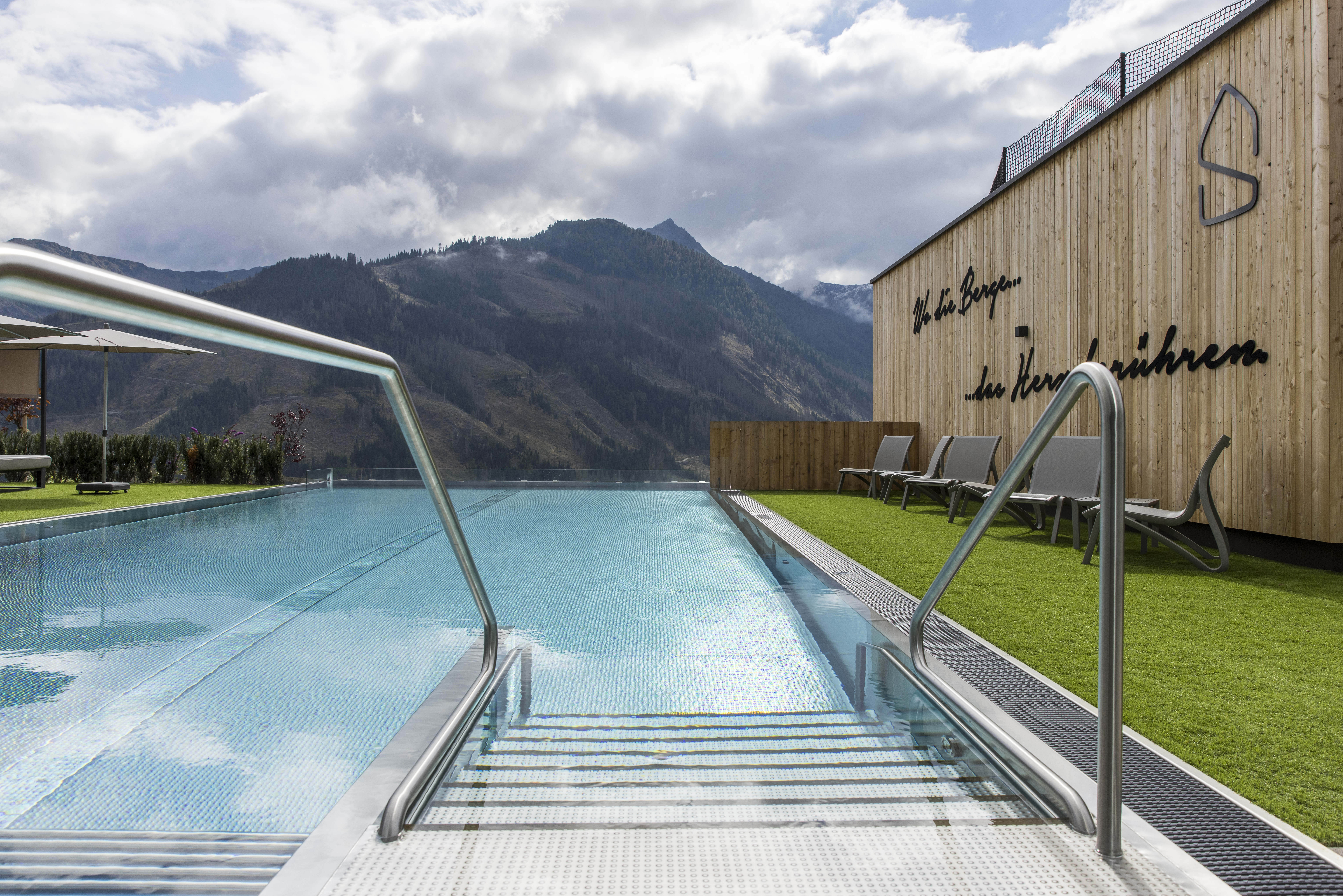 Kinderhotel: Pool - Almfamilyhotel Scherer****s - Familotel TIROL - Wasser | Wellness