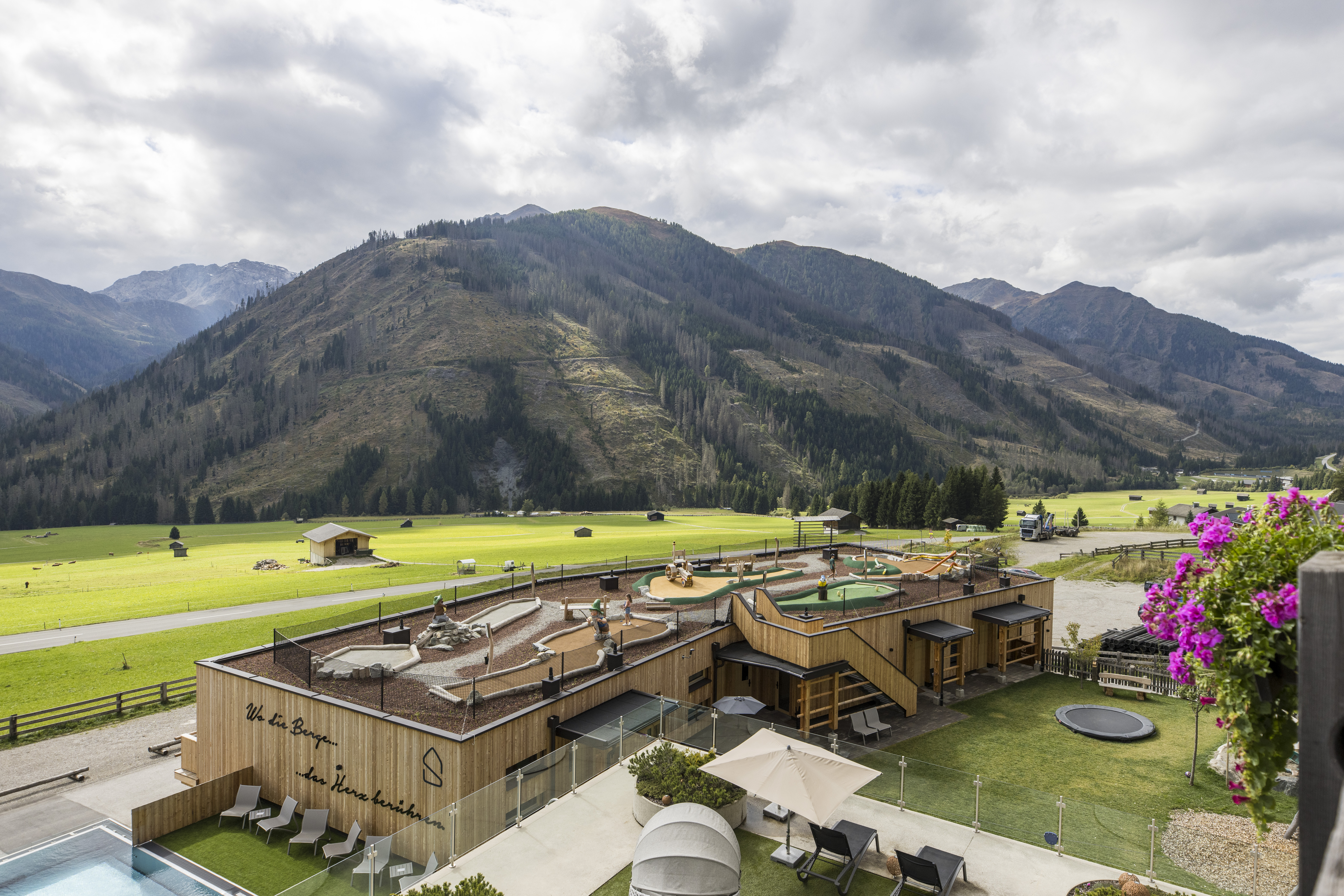 Kinderhotel: Minigolf - Almfamilyhotel Scherer****s - Familotel TIROL - Hotel | Umgebung, Spielen | Entdecken