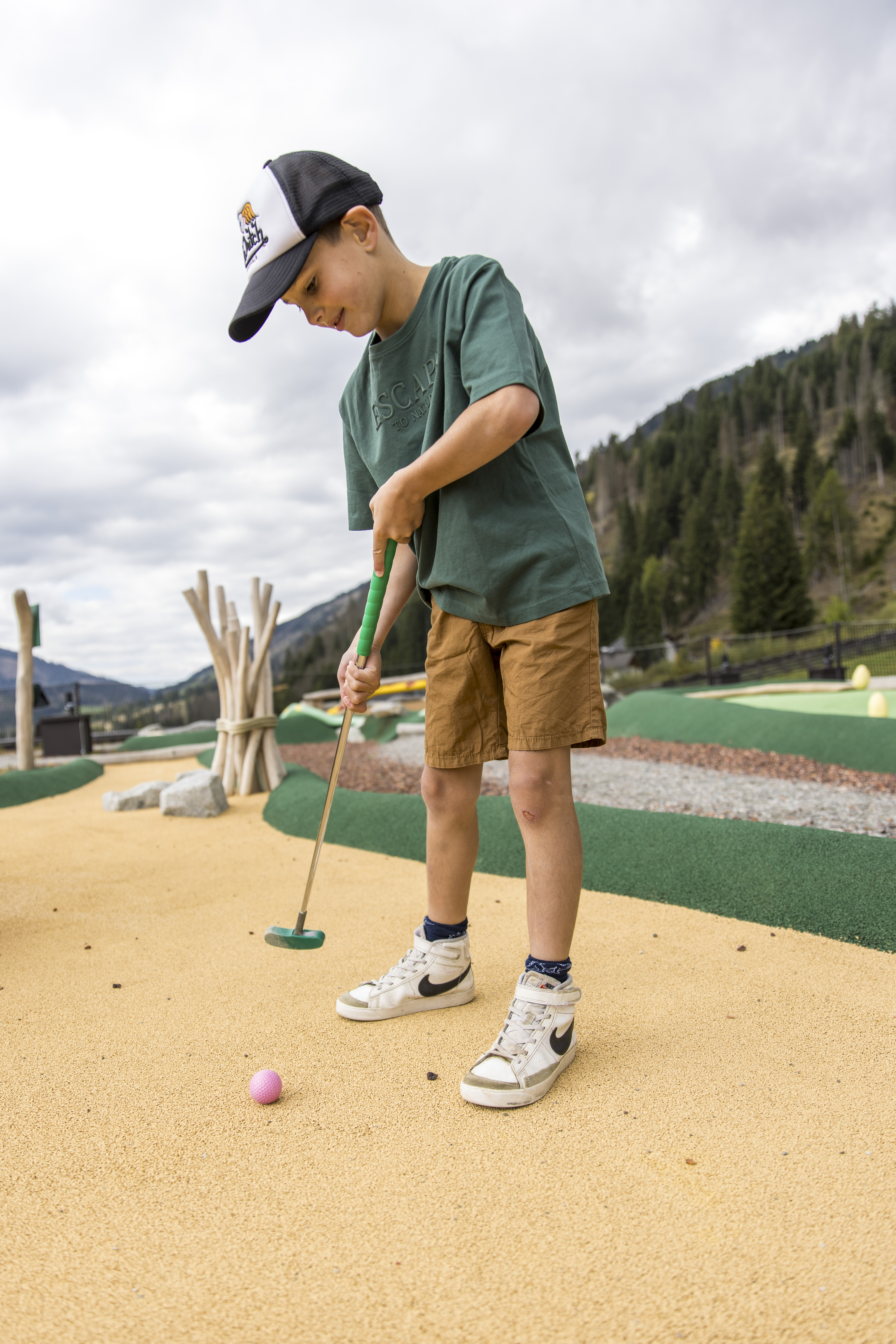 Kinderhotel: Minigolf - Almfamilyhotel Scherer****s - Familotel TIROL - Spielen | Entdecken