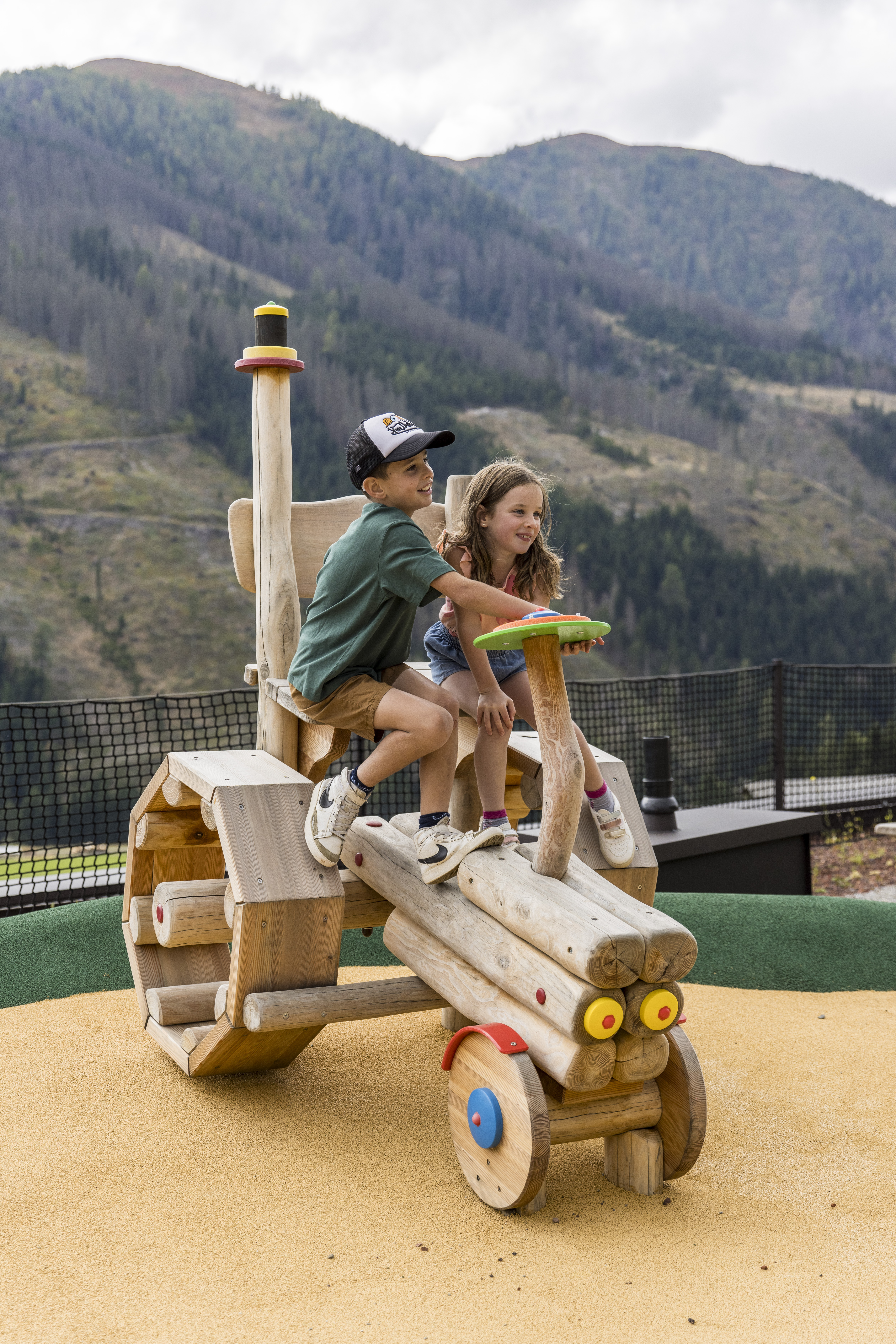 Kinderhotel: Minigolf - Almfamilyhotel Scherer****s - Familotel TIROL - Spielen | Entdecken