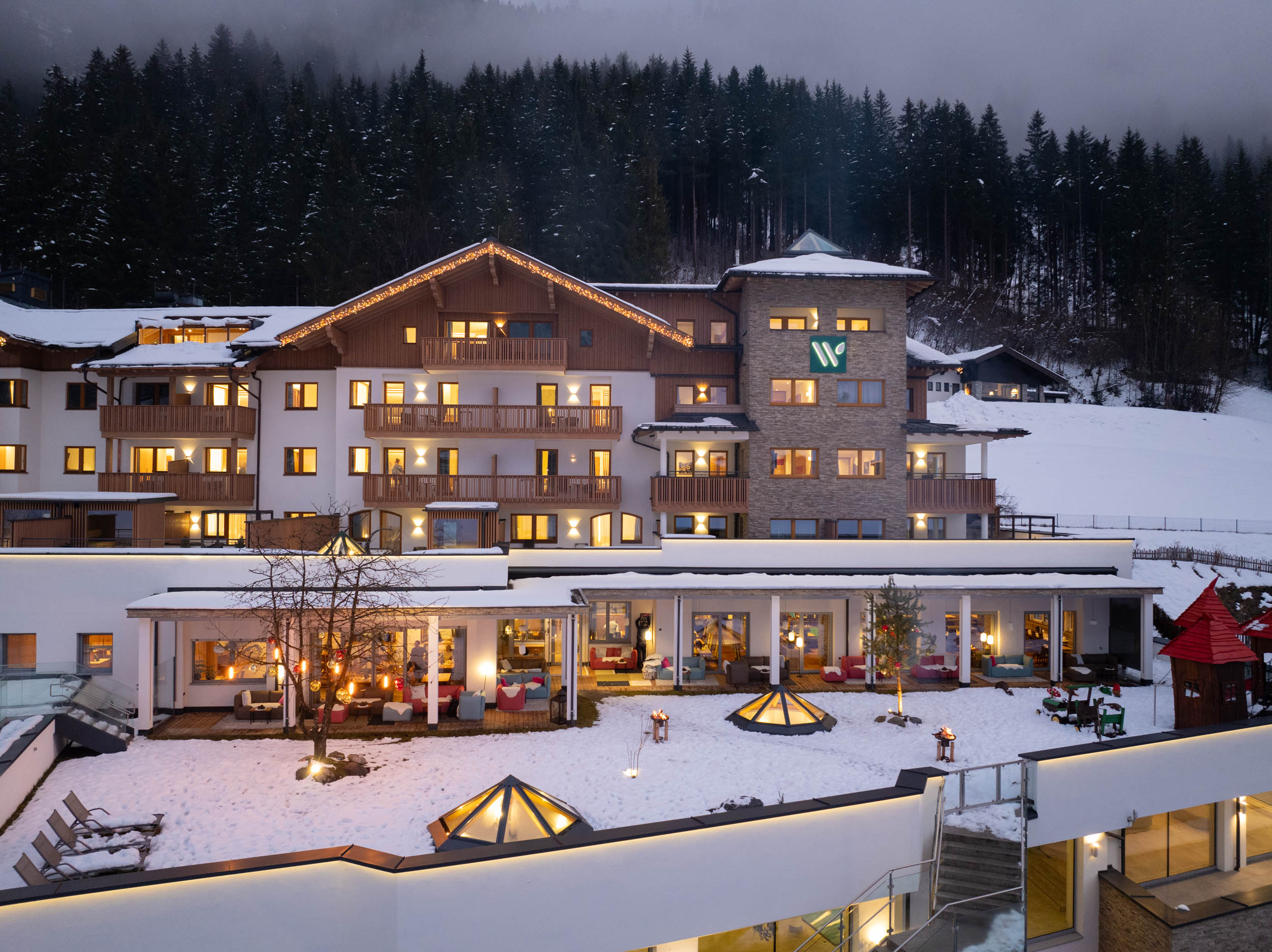 Kinderhotel: Winter-Außenansicht - Kinderhotel Waldhof - Hotel | Umgebung