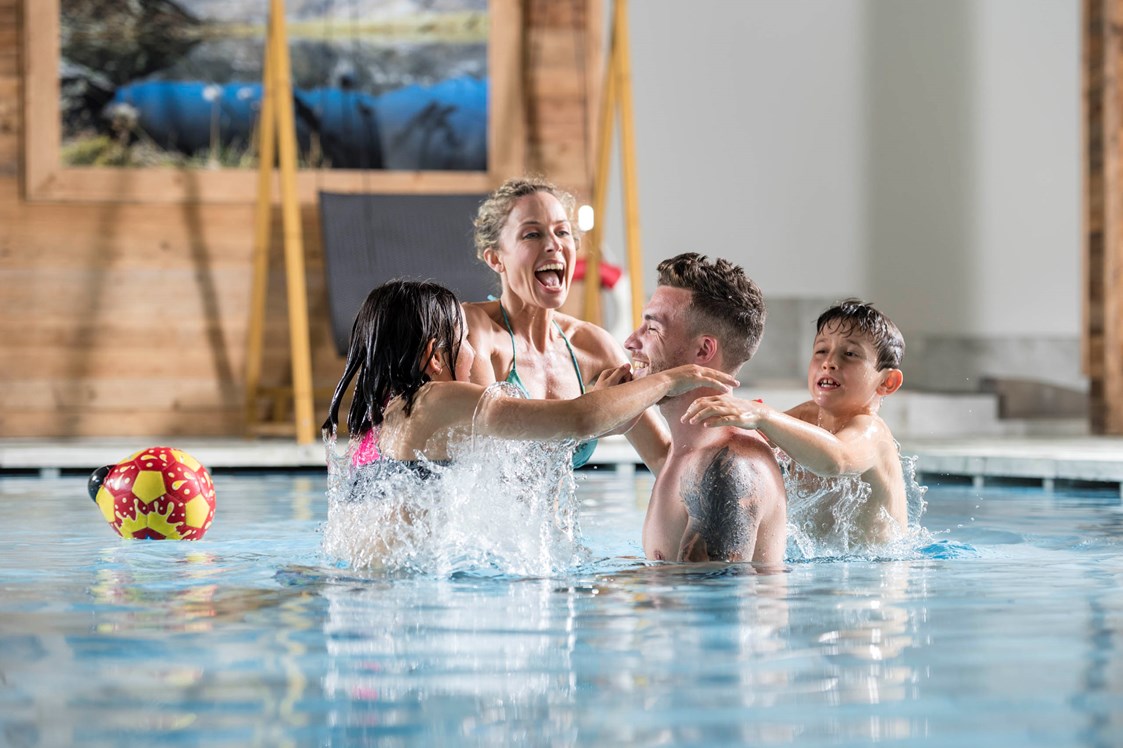Kinderhotel: Indoor- Familypool - Stroblhof Active Family Spa Resort