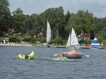 Kinderhotel: Wassersport auf dem Plauer See: Segeln, Kanu, Motorboot, Angeln, Surfen, Wasserski, Jetski, schwimmen, Tauchen,  - Ferienpark Heidenholz