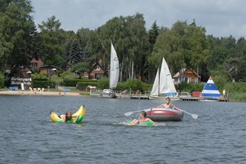 Kinderhotel: Wassersport auf dem Plauer See: Segeln, Kanu, Motorboot, Angeln, Surfen, Wasserski, Jetski, schwimmen, Tauchen,  - Ferienpark Heidenholz