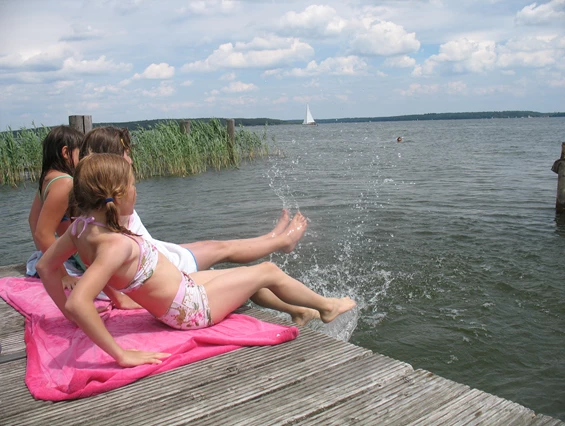 Kinderhotel: Badespass am Strand, auf dem Steg und im Hafen - Ferienpark Heidenholz