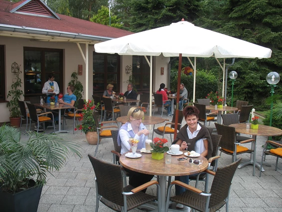 Kinderhotel: Restaurant - Terrasse  - Ferienpark Heidenholz