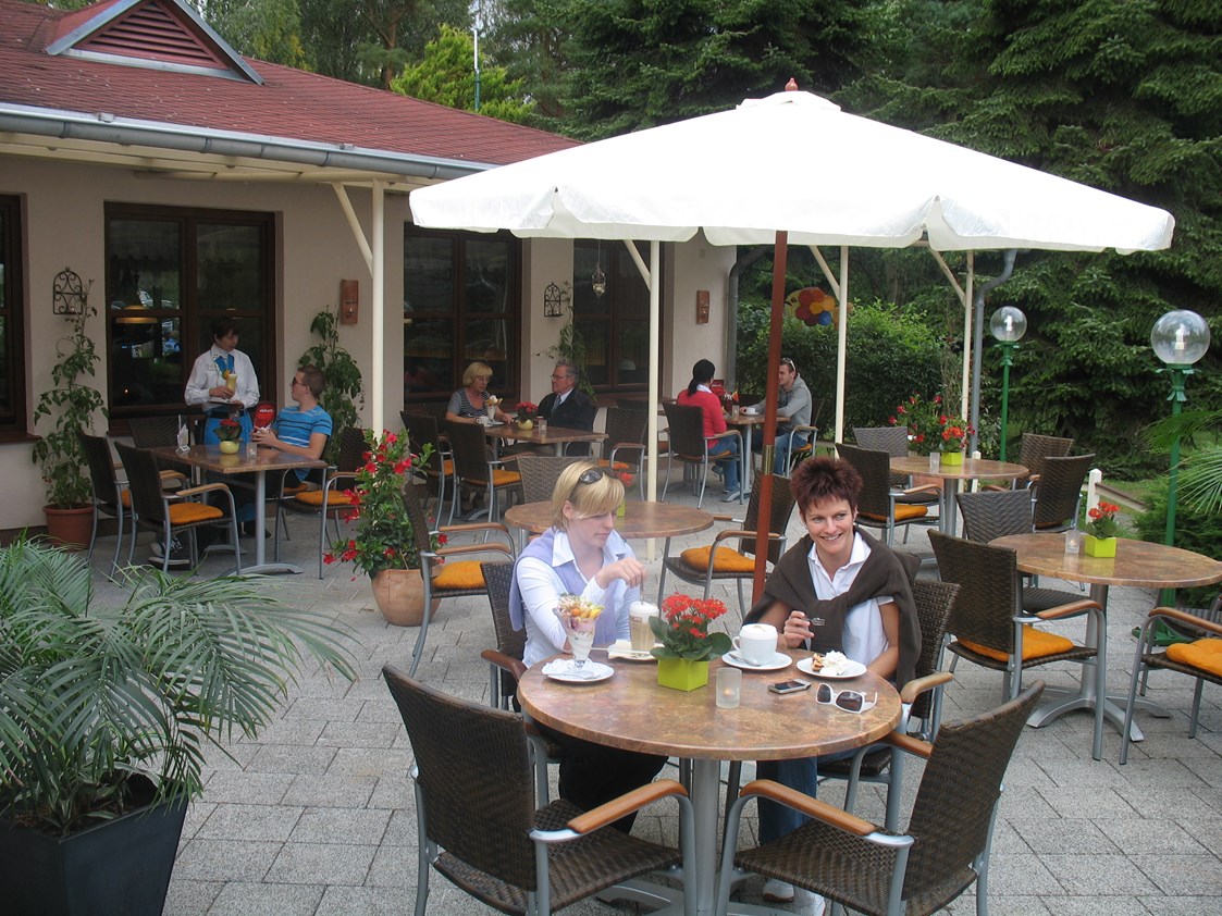 Kinderhotel: Restaurant - Terrasse  - Ferienpark Heidenholz