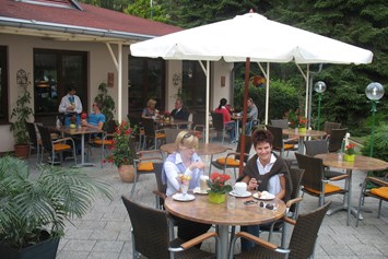 Kinderhotel: Restaurant - Terrasse  - Ferienpark Heidenholz
