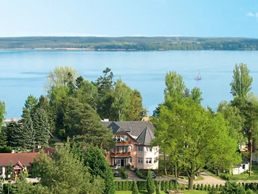 Kinderhotel: Aparthotel Am See mit Blick auf den Plauer See - Aparthotel Am See